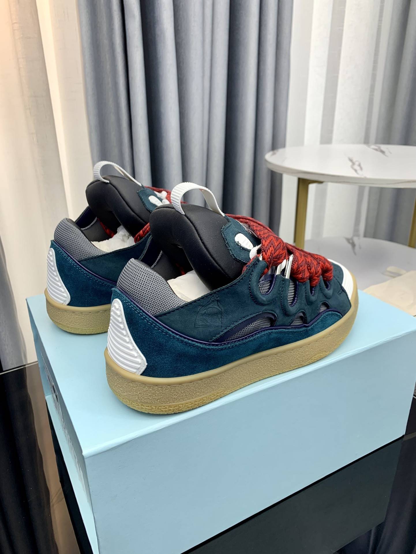 LA*N Sneaker