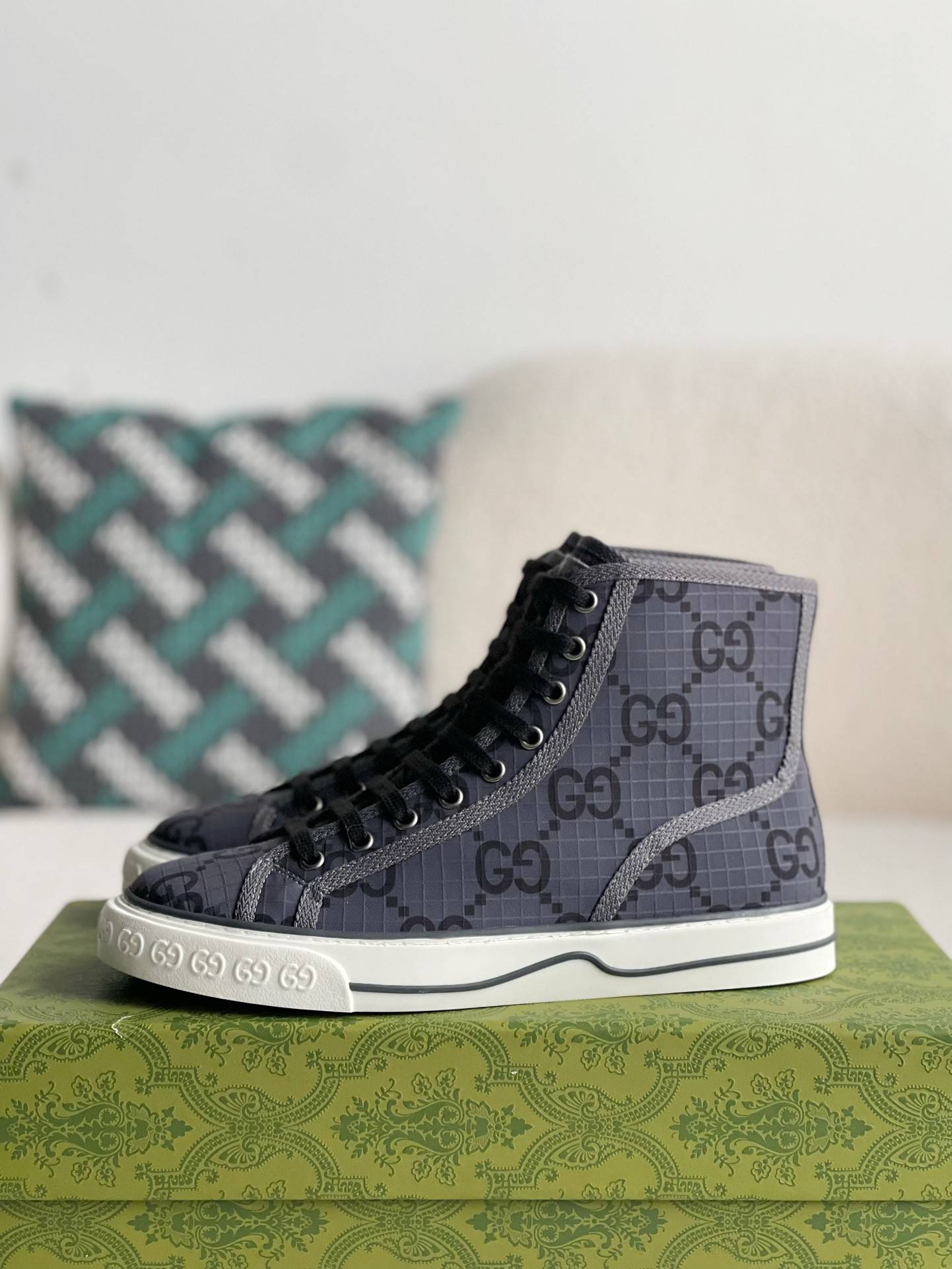 GU*IHigh-top shoes