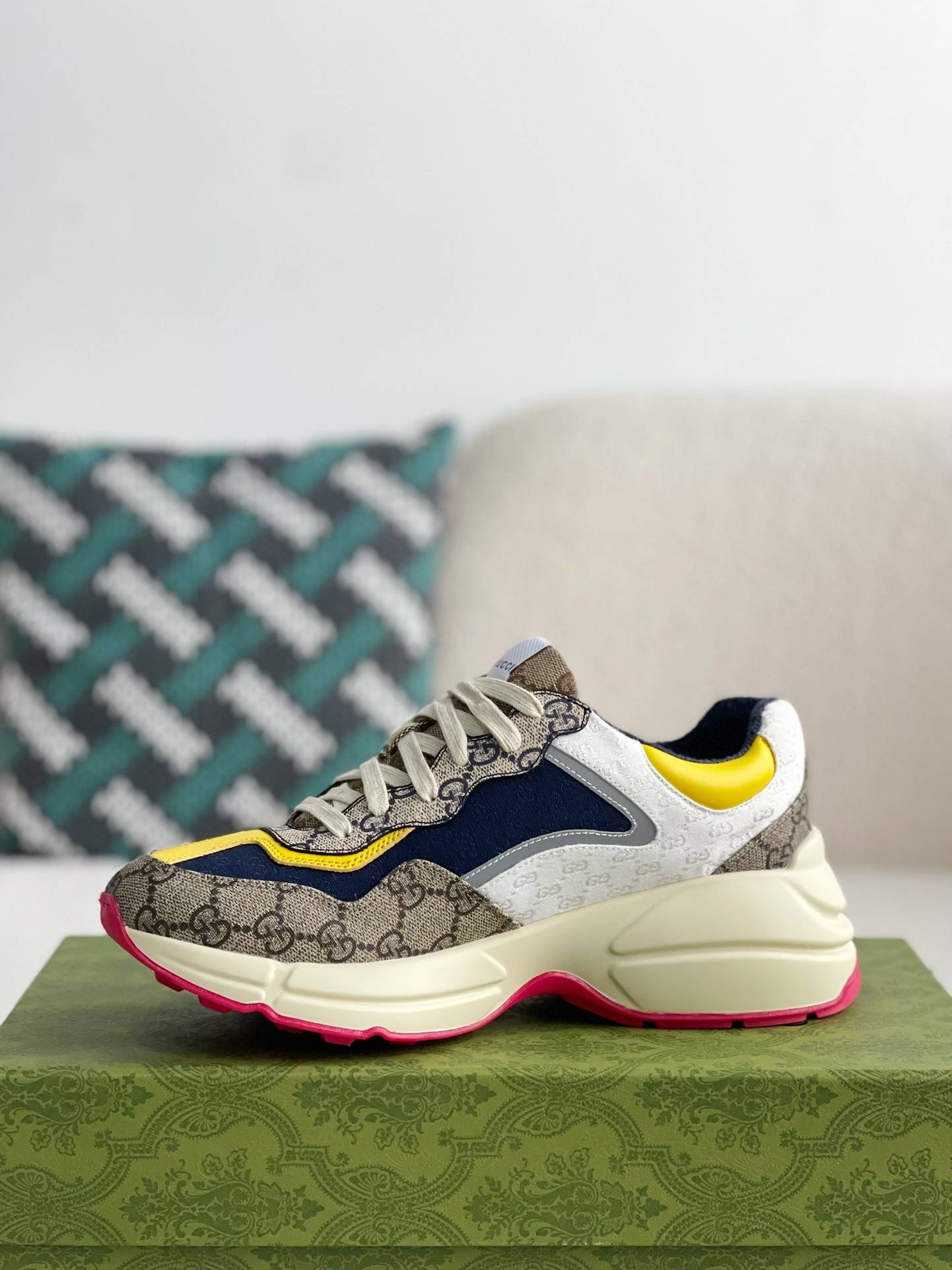 GU*IRetro Clunky Sneaker