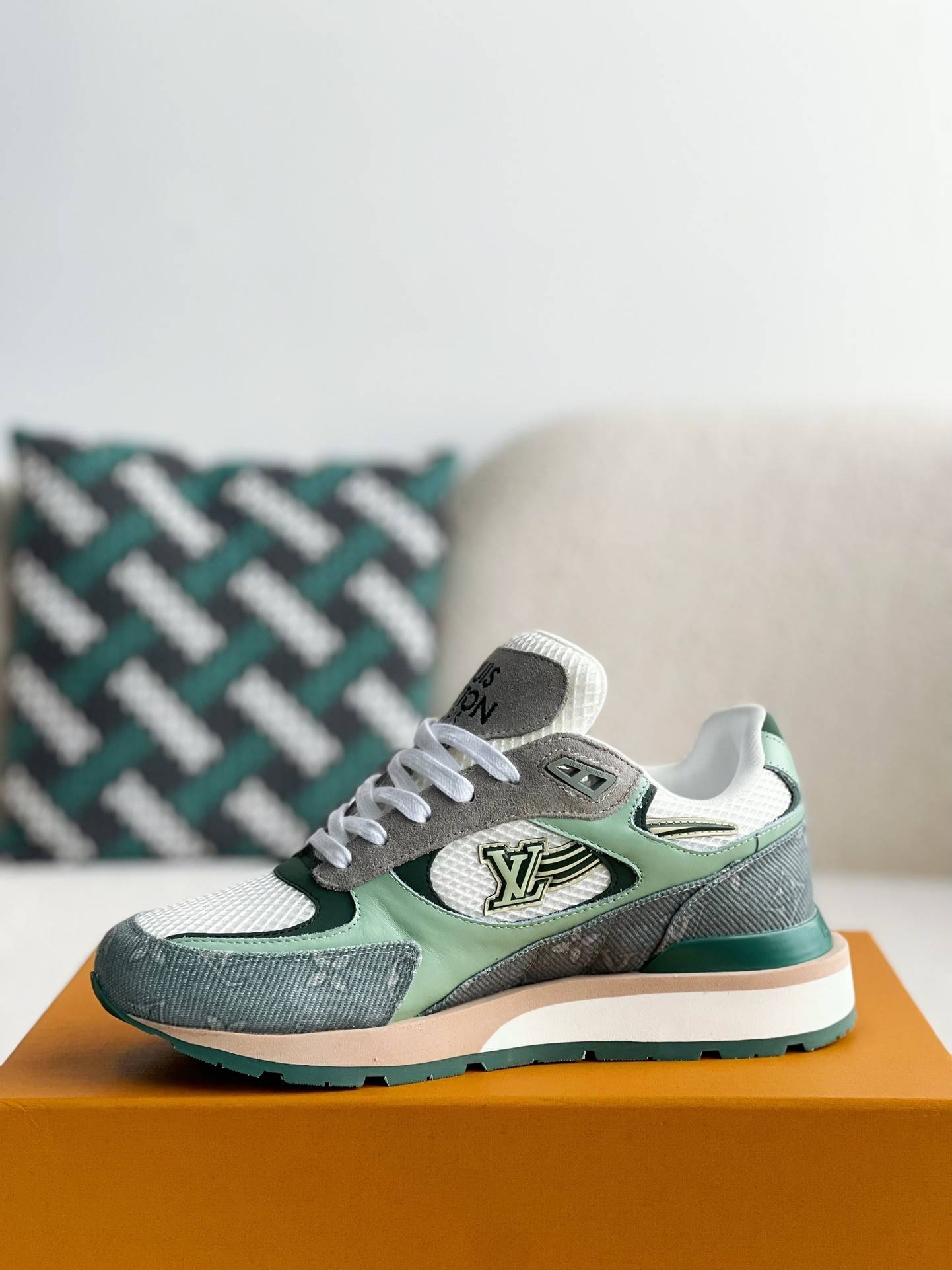 L*V Low-top running shoes
