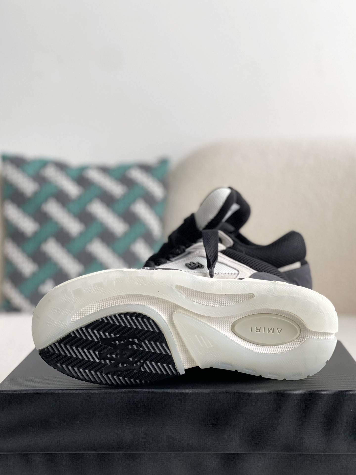 A*RI sneaker