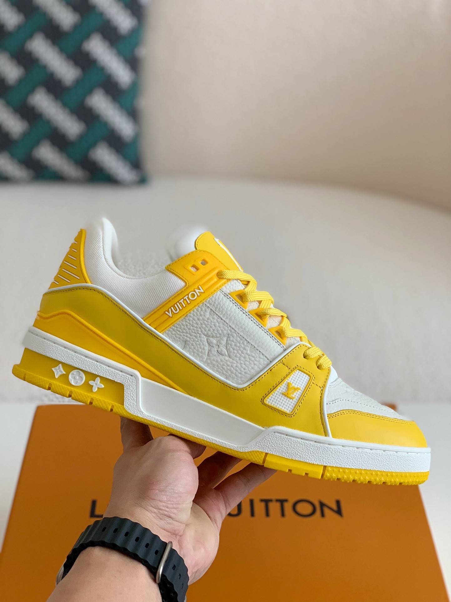 L*V TRAINER Sneakers