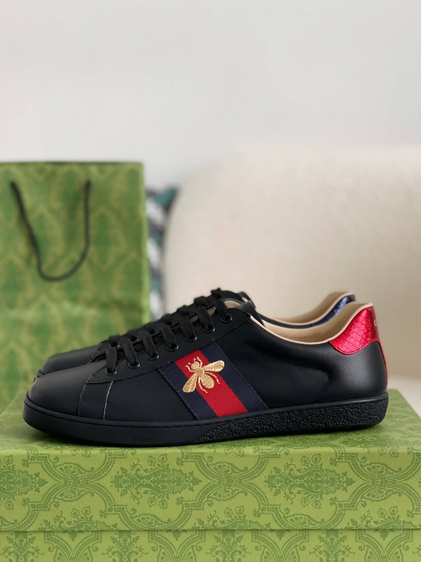 GU*Isneakers Support chip phone sensing