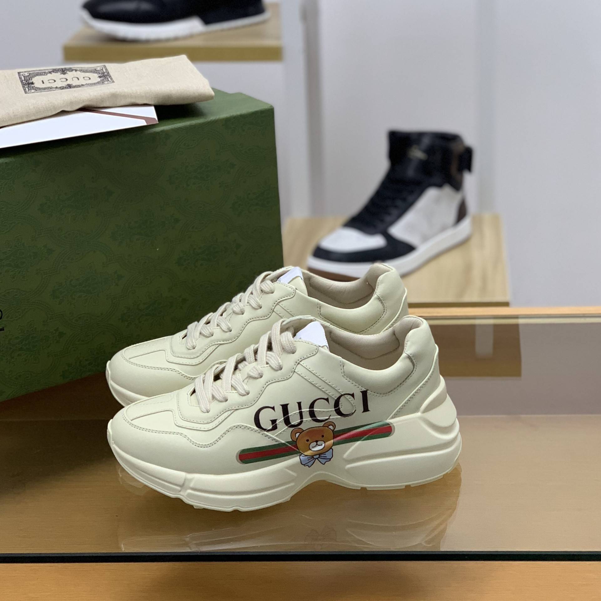 GU*IRetro Clunky Sneaker