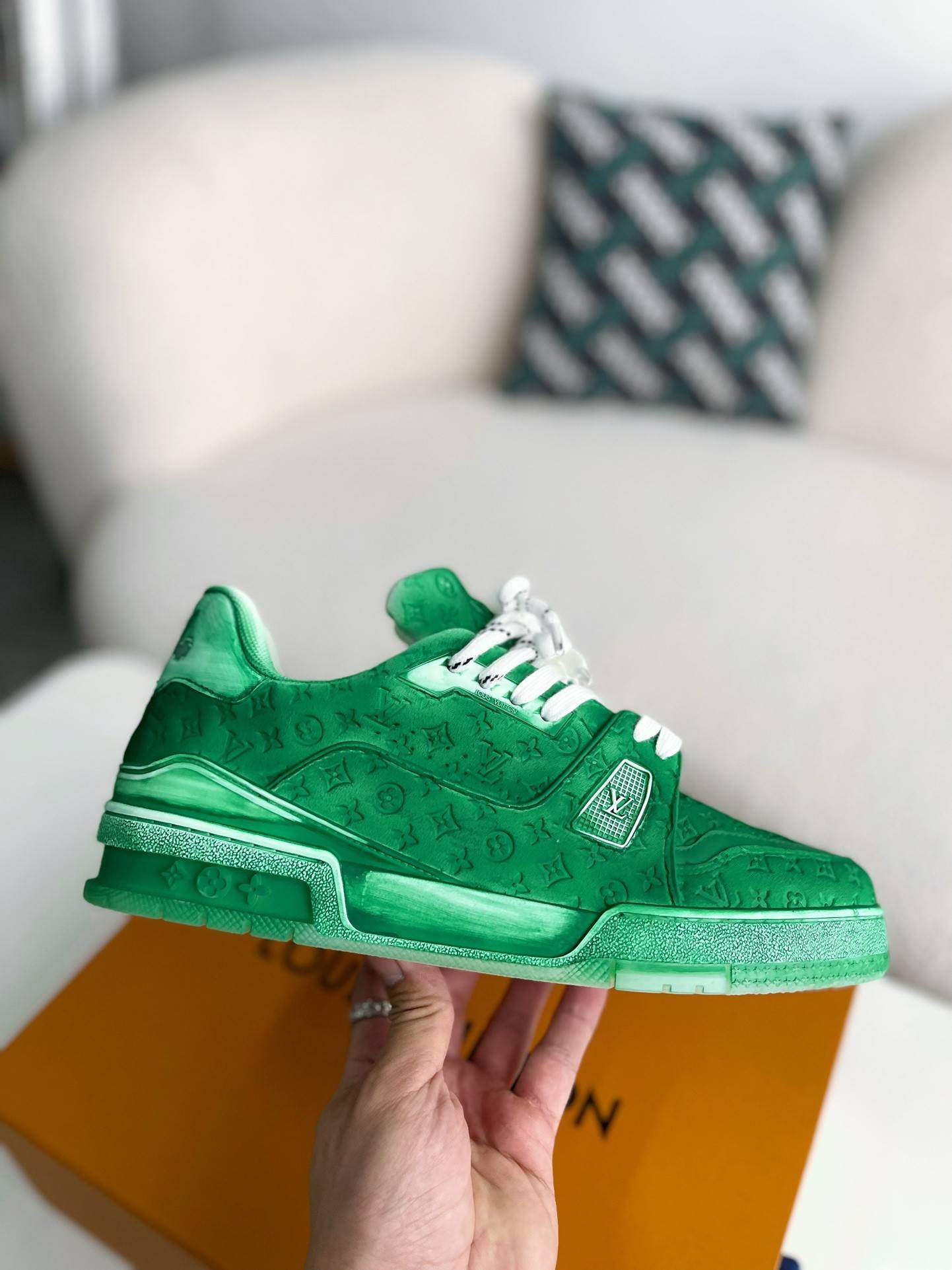 L*V TRAINER SNEAKERS