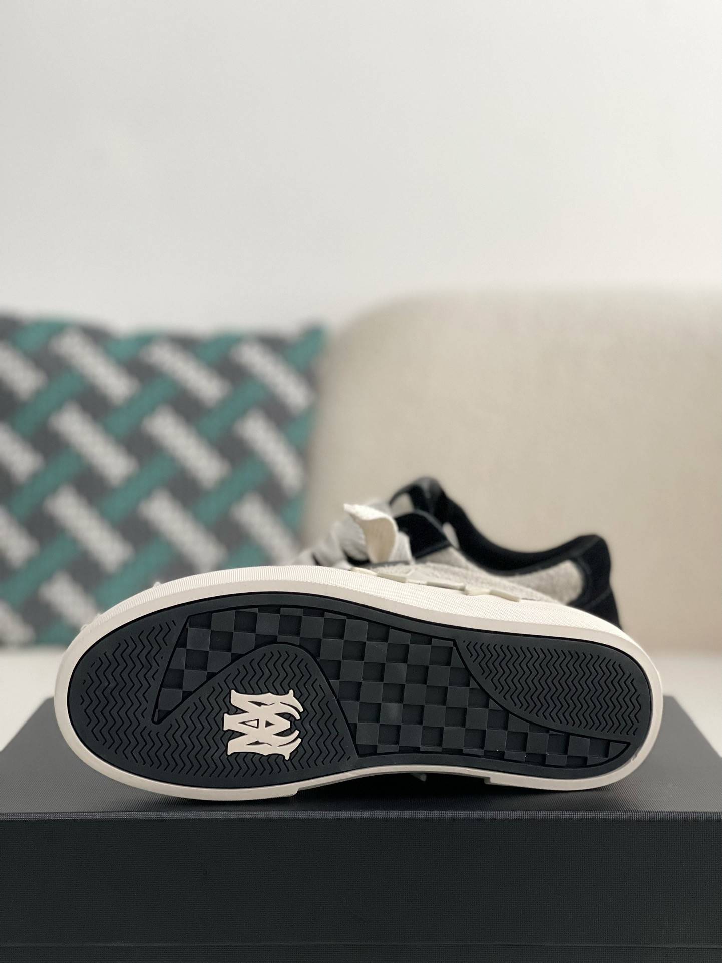 A*RI Sneakers