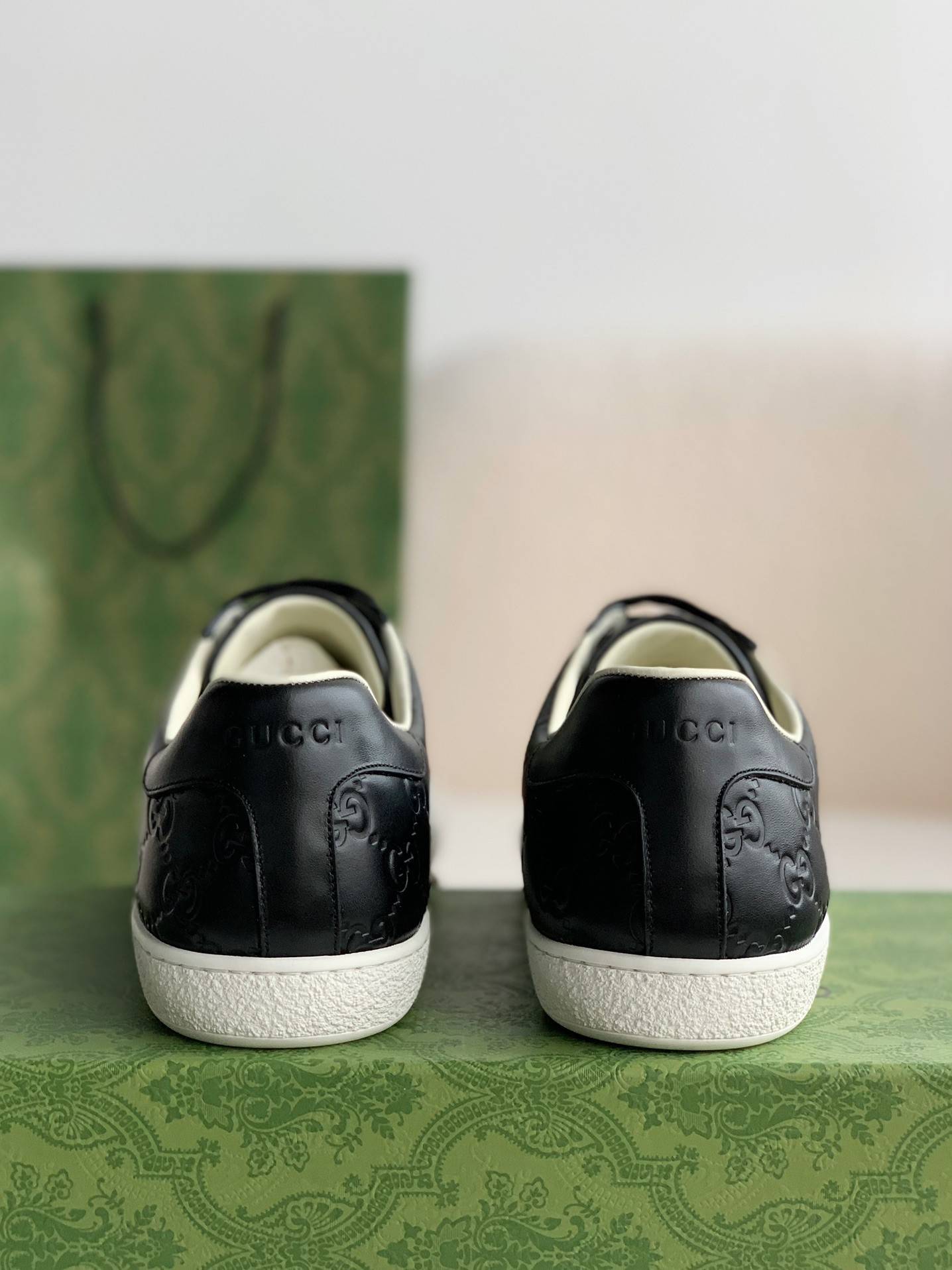 GU*Isneakers Support chip phone sensing