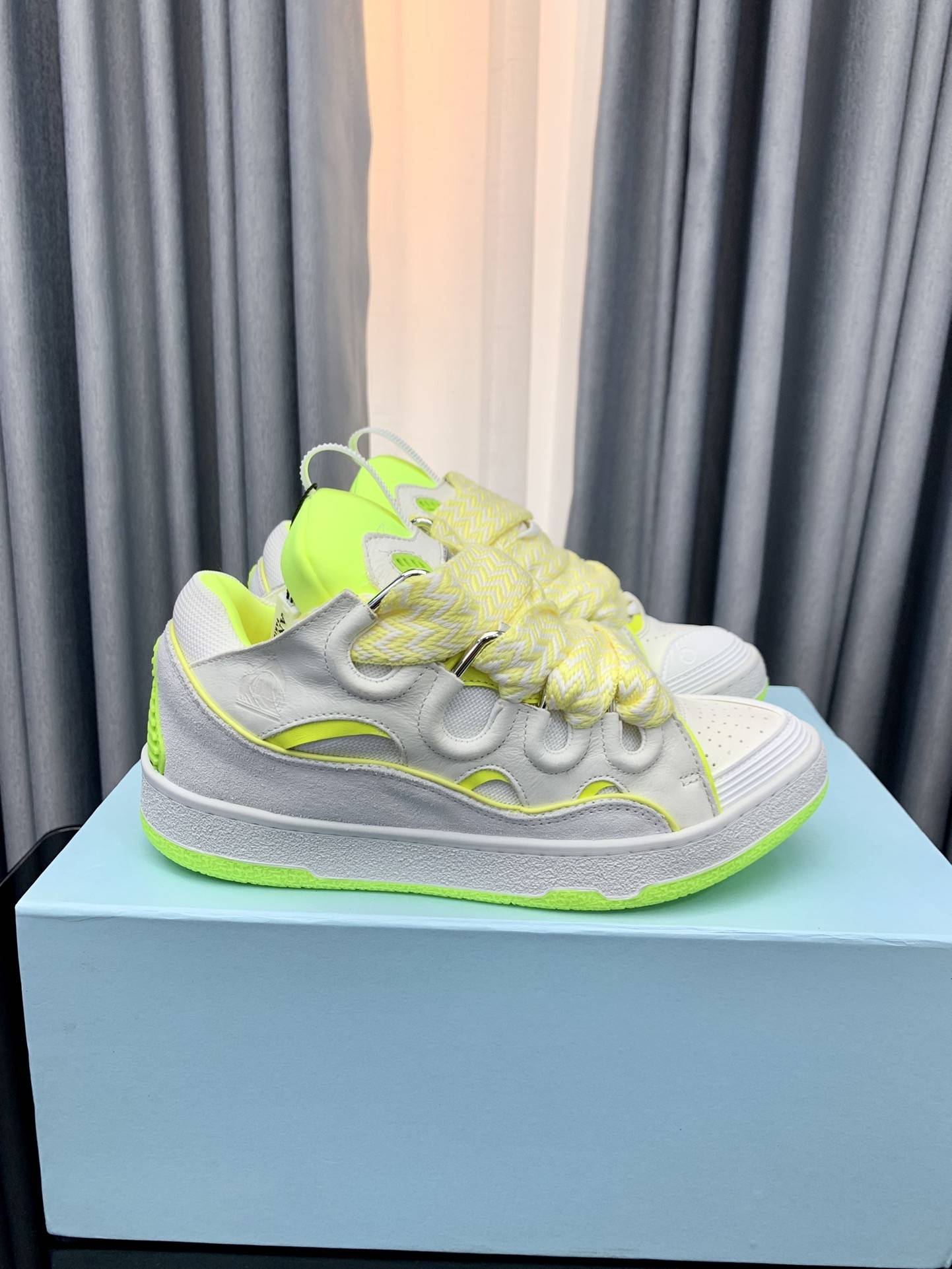 LA*N Sneaker