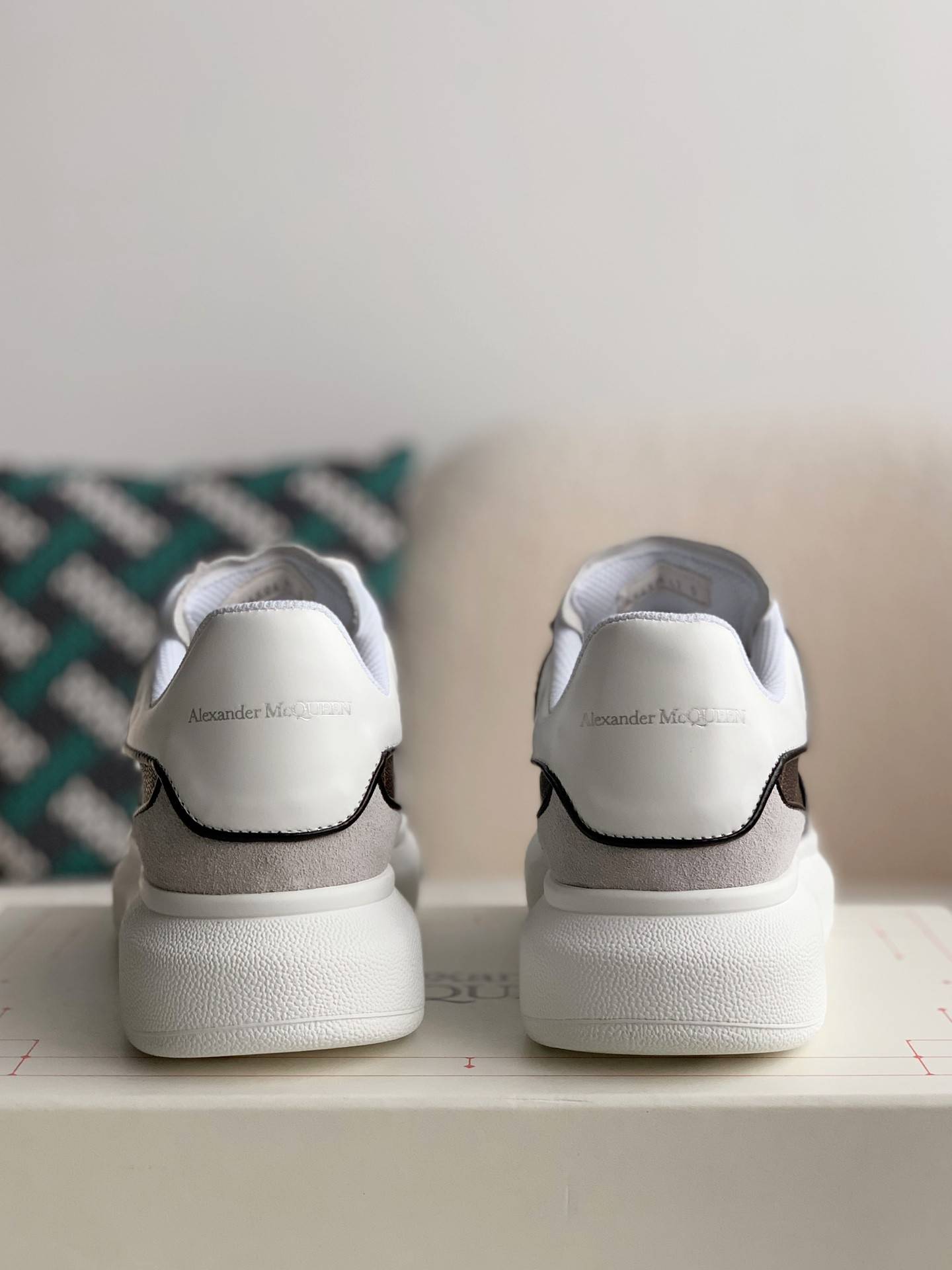Alexander McQueen x L*V versatile Sneakers