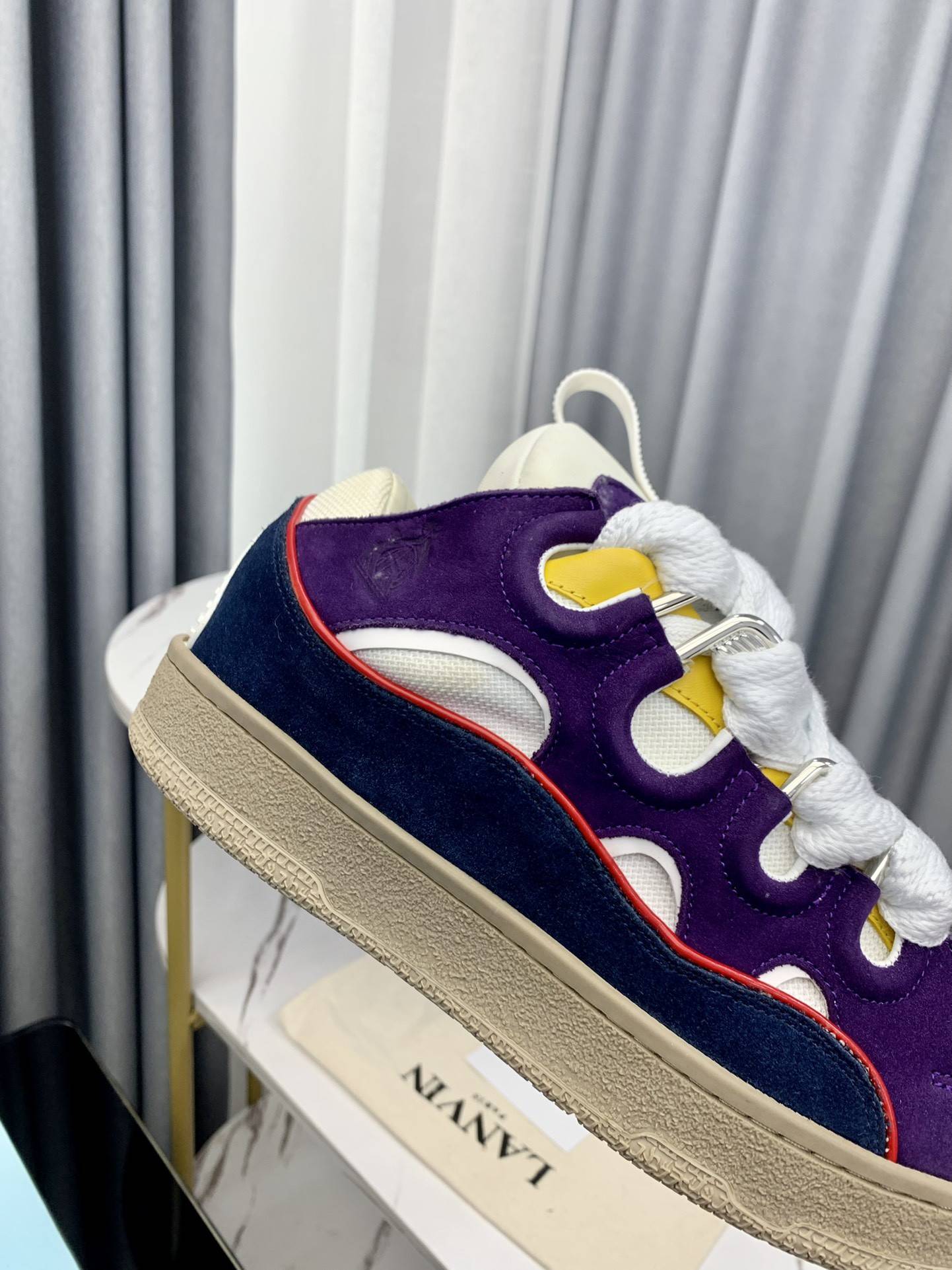LA*N Sneaker