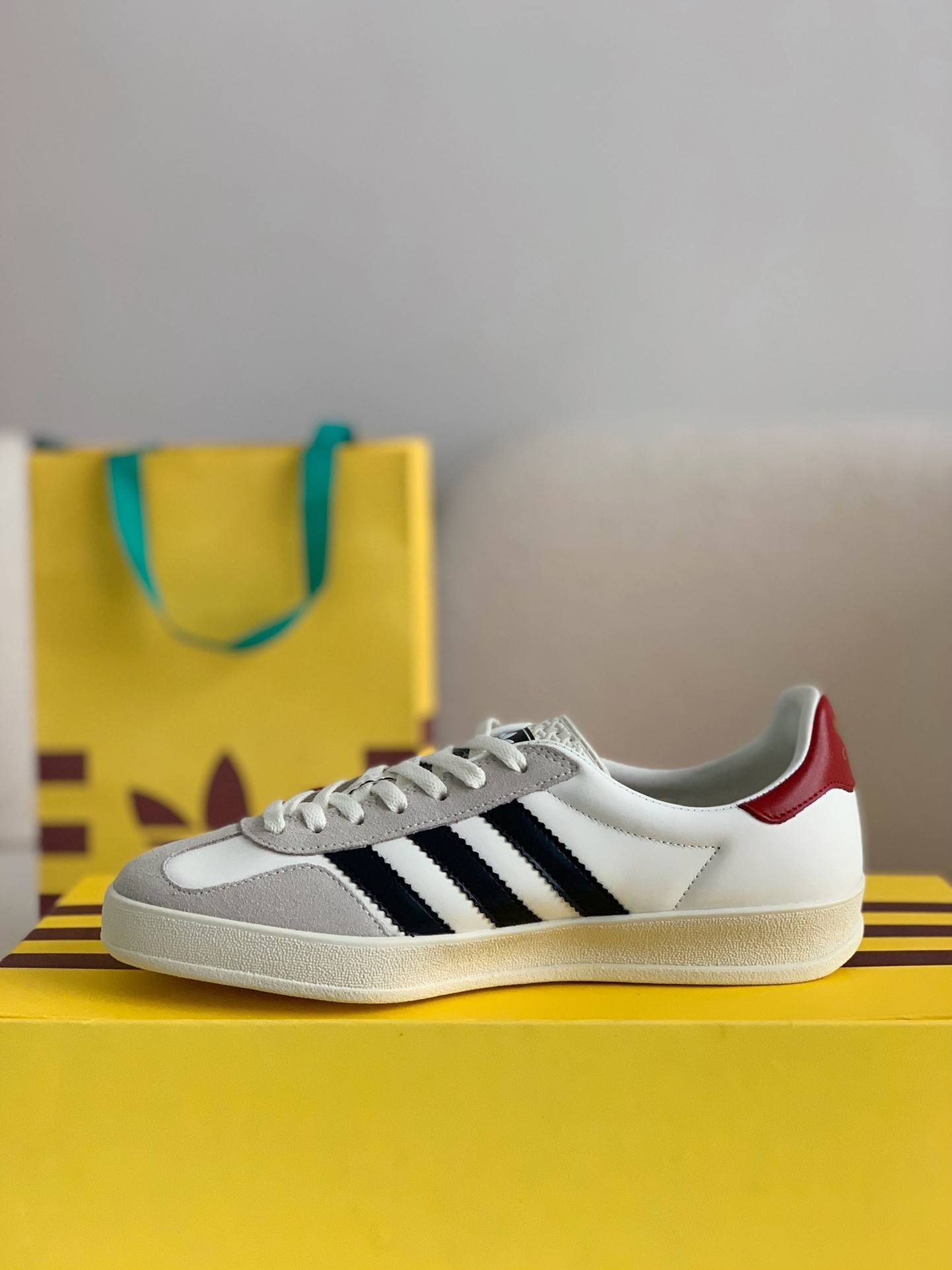 GU*I× Adidas sneakers
