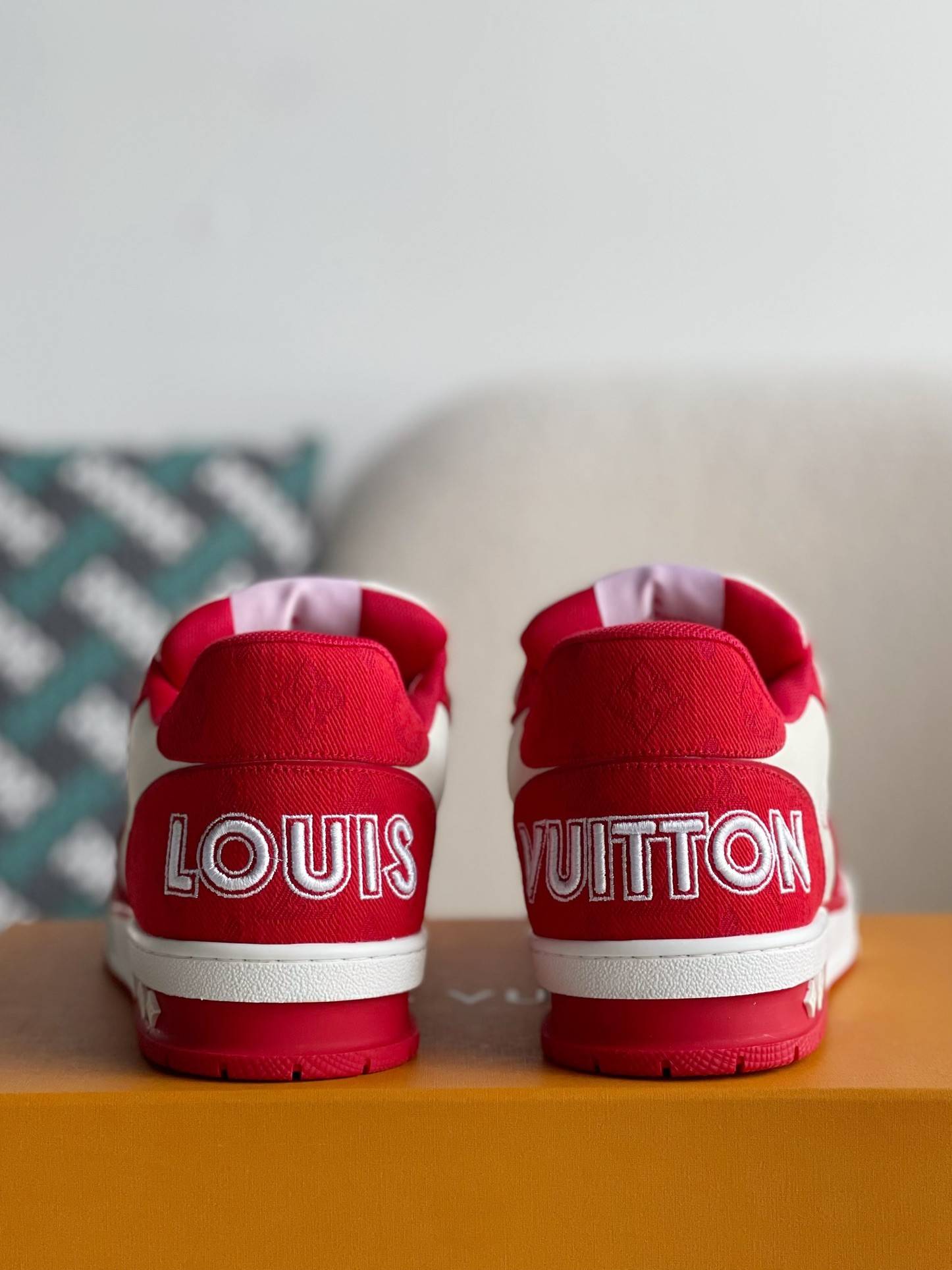 L*V TRAINER Sneakers