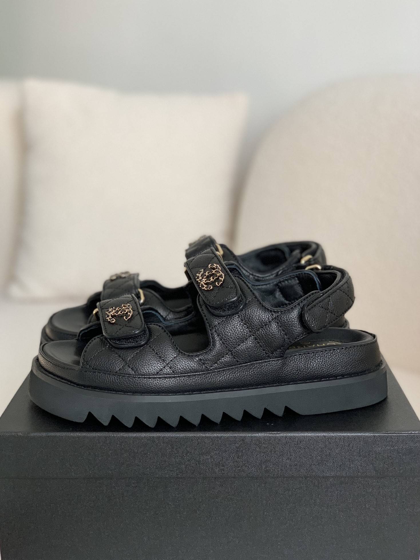 CH*EL Sandals