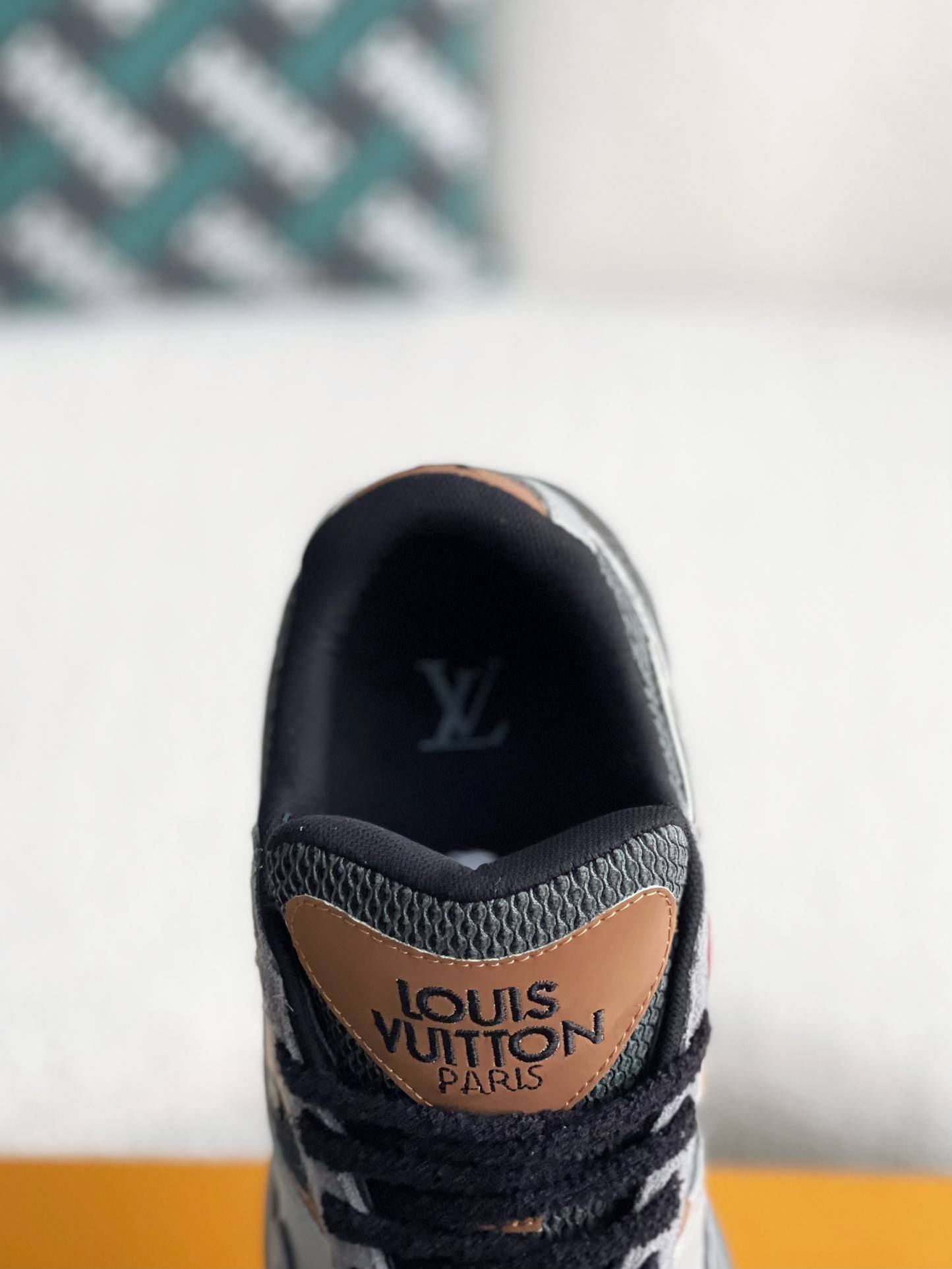 L*V Low-top running shoes