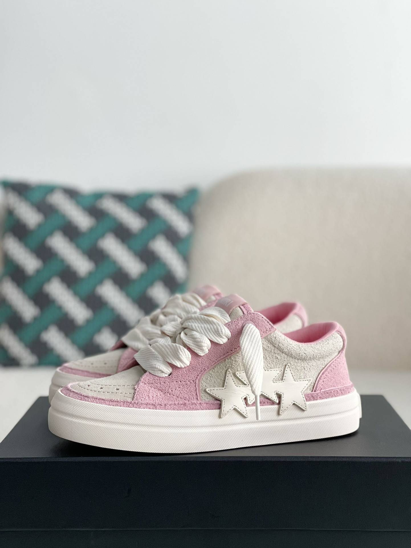 A*RI Sneakers