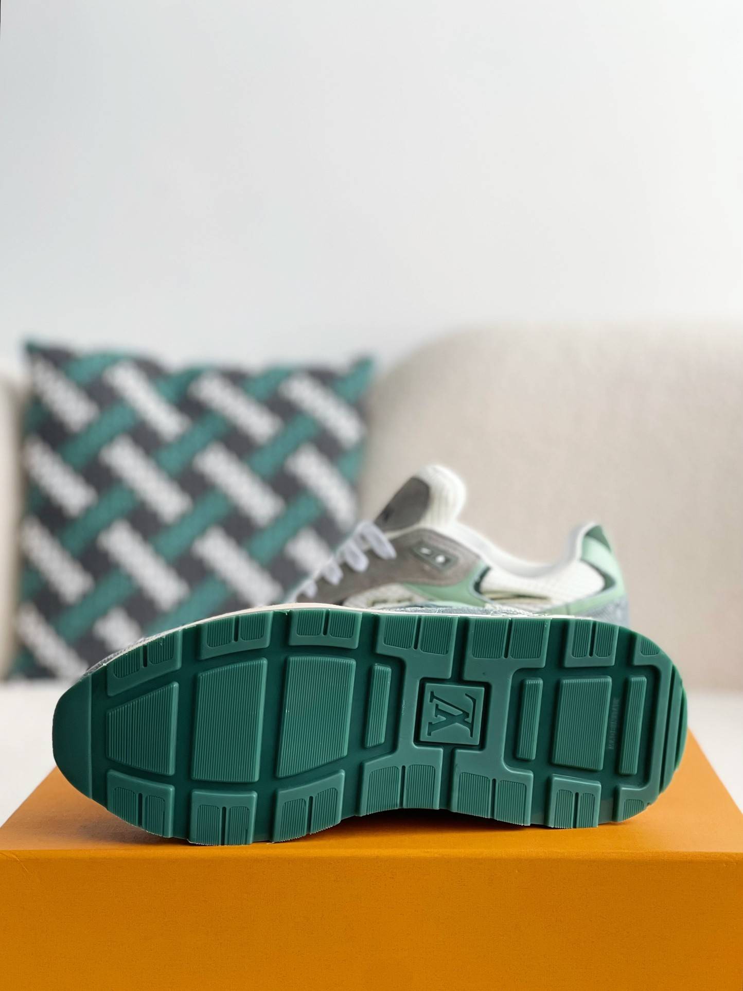L*V Low-top running shoes