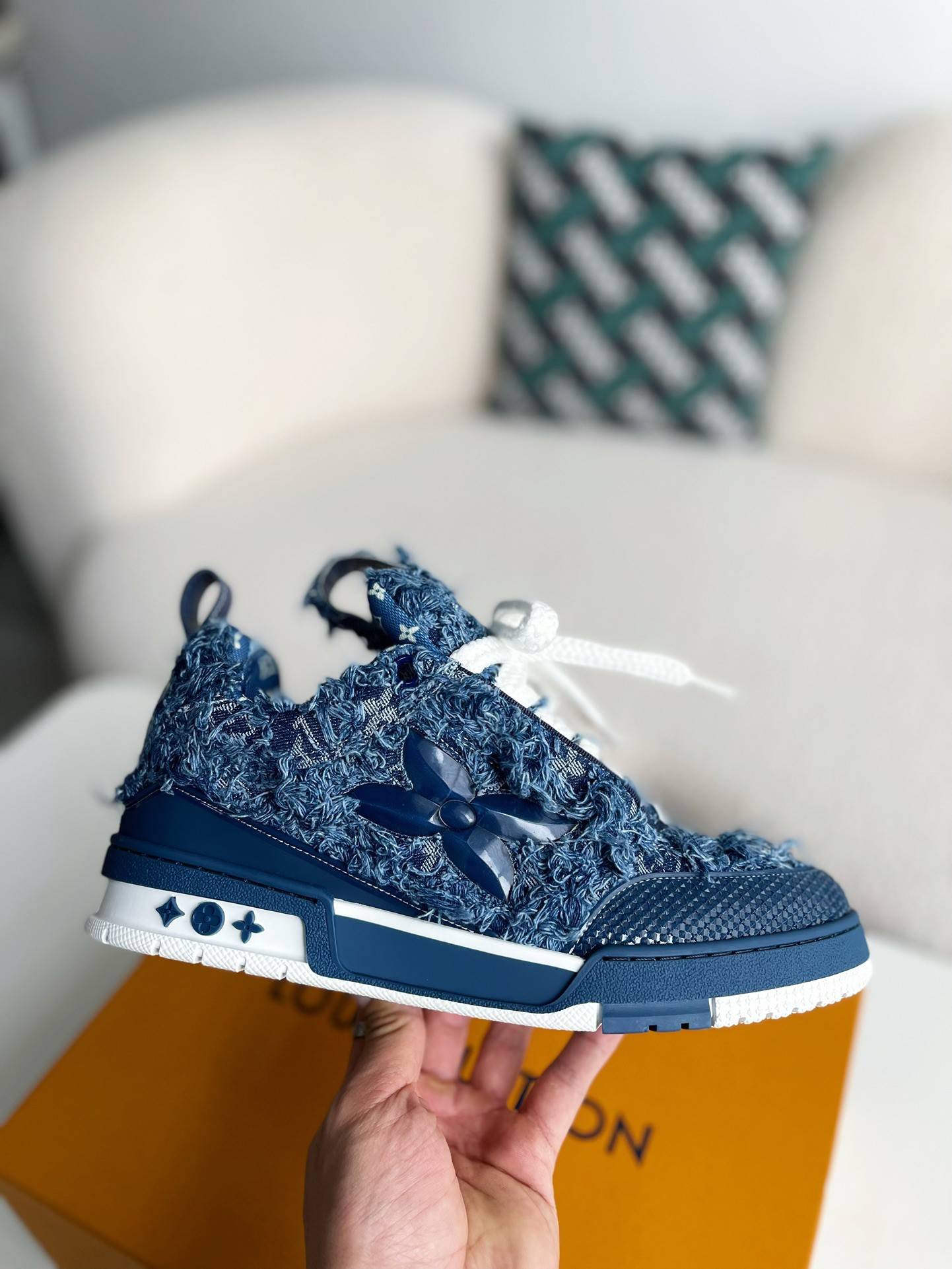 L*V TRAINER SNEAKERS