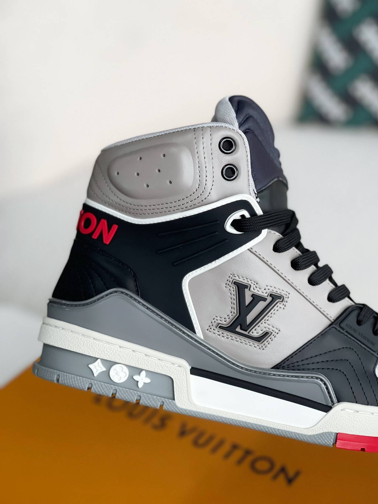 L*V TRAINER SNEAKERS