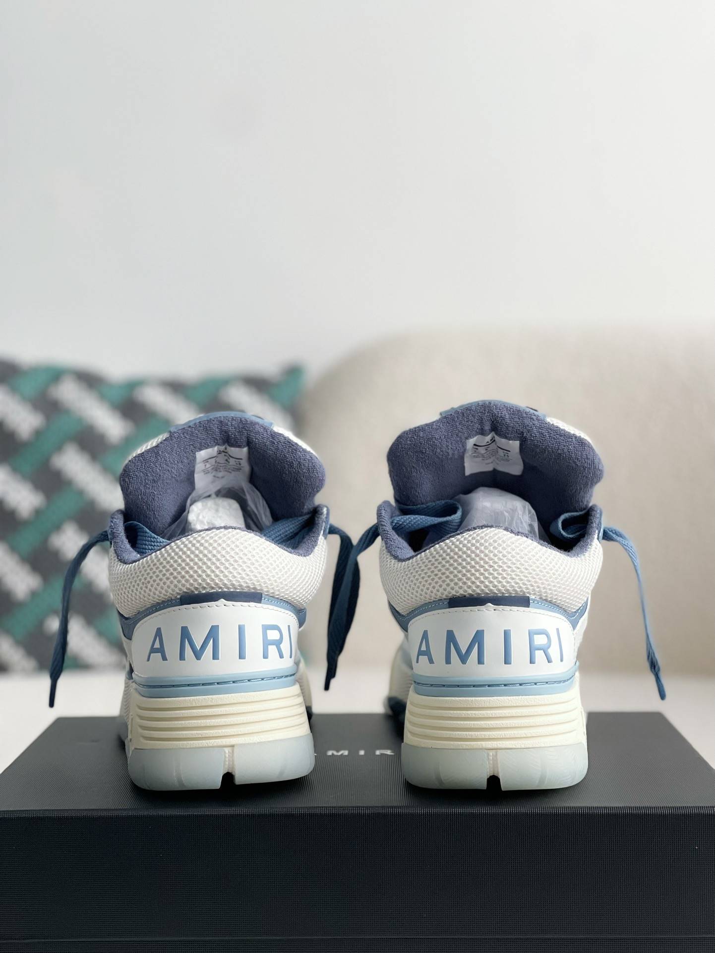 A*RI sneaker