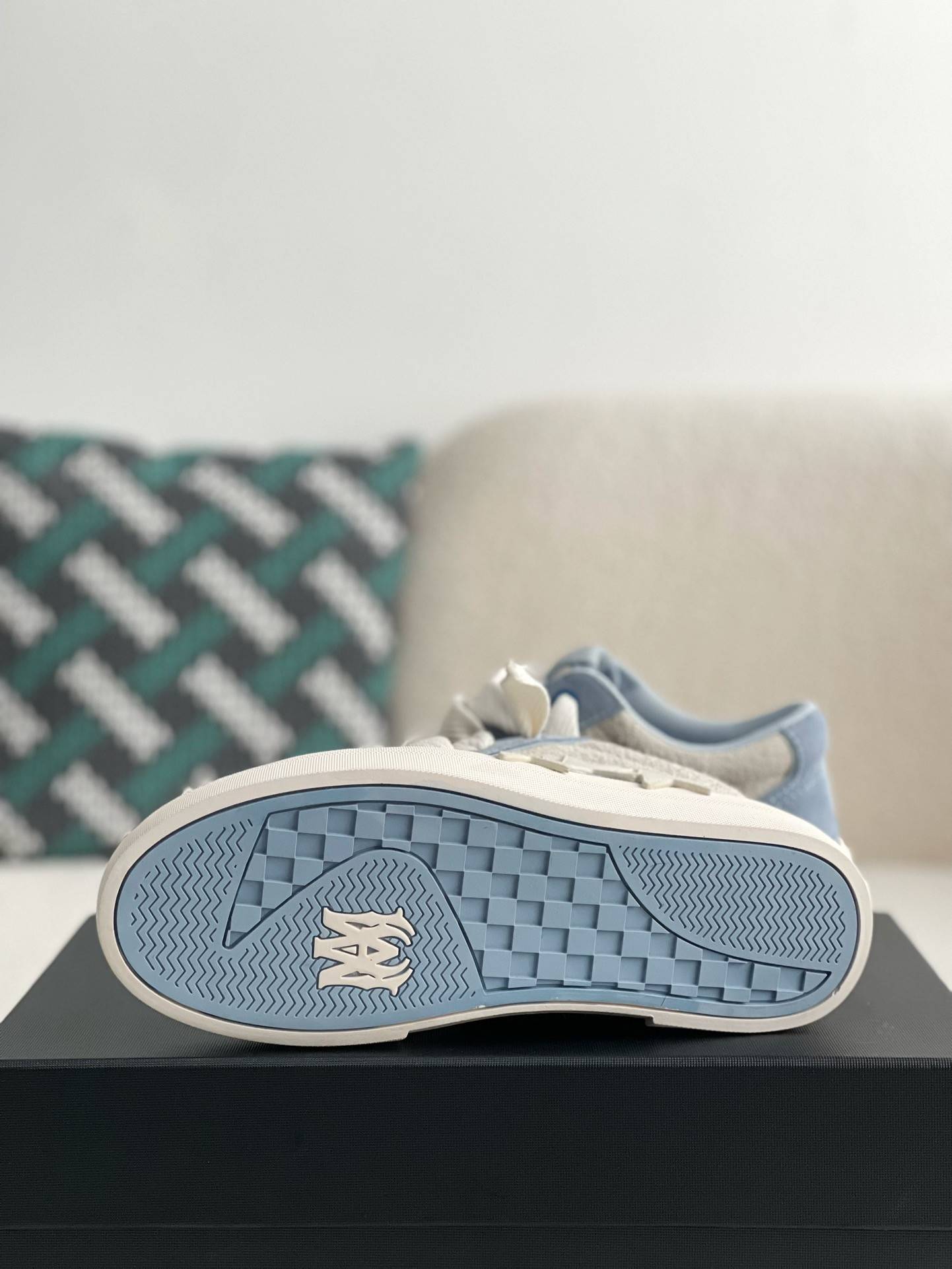 A*RI Sneakers