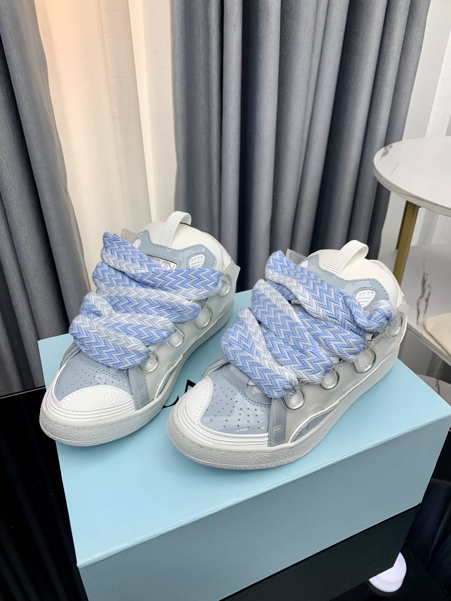 LA*N Sneaker