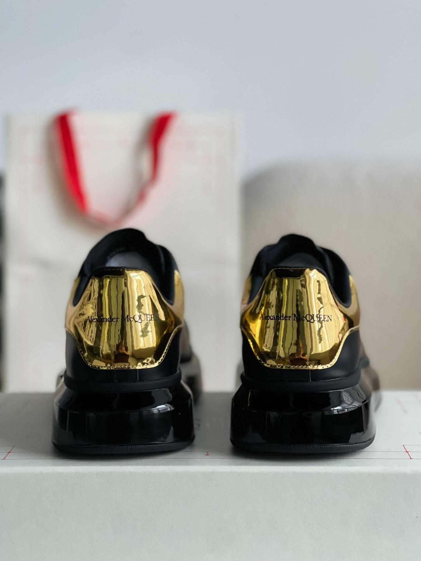 Alexander McQueen MQ golden cowhide tail Air cushion bottom Sneakers