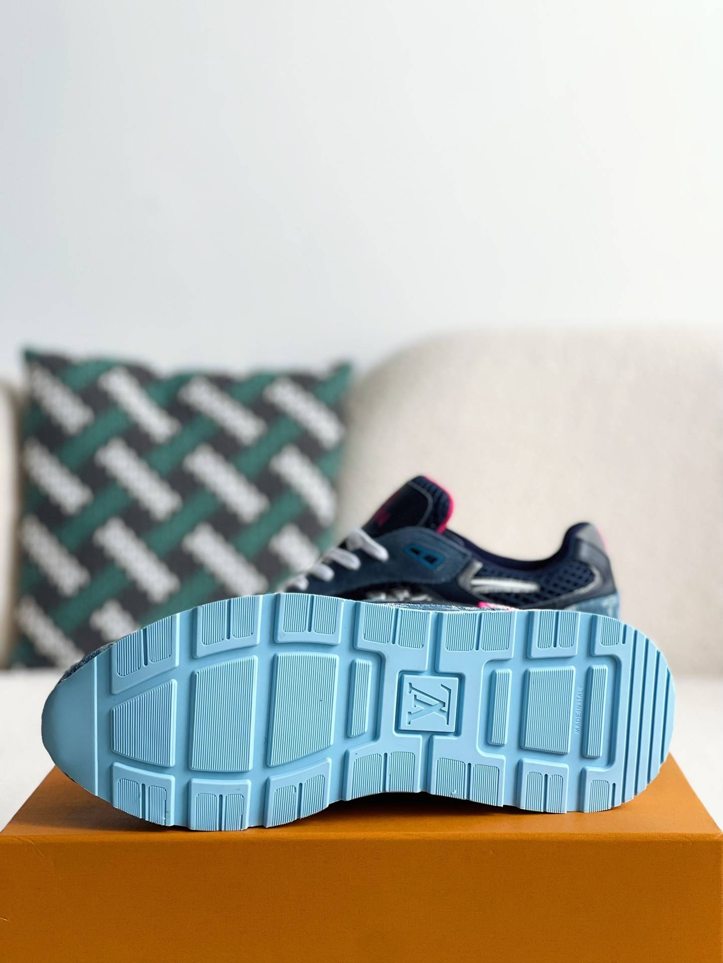 L*V Low-top running shoes