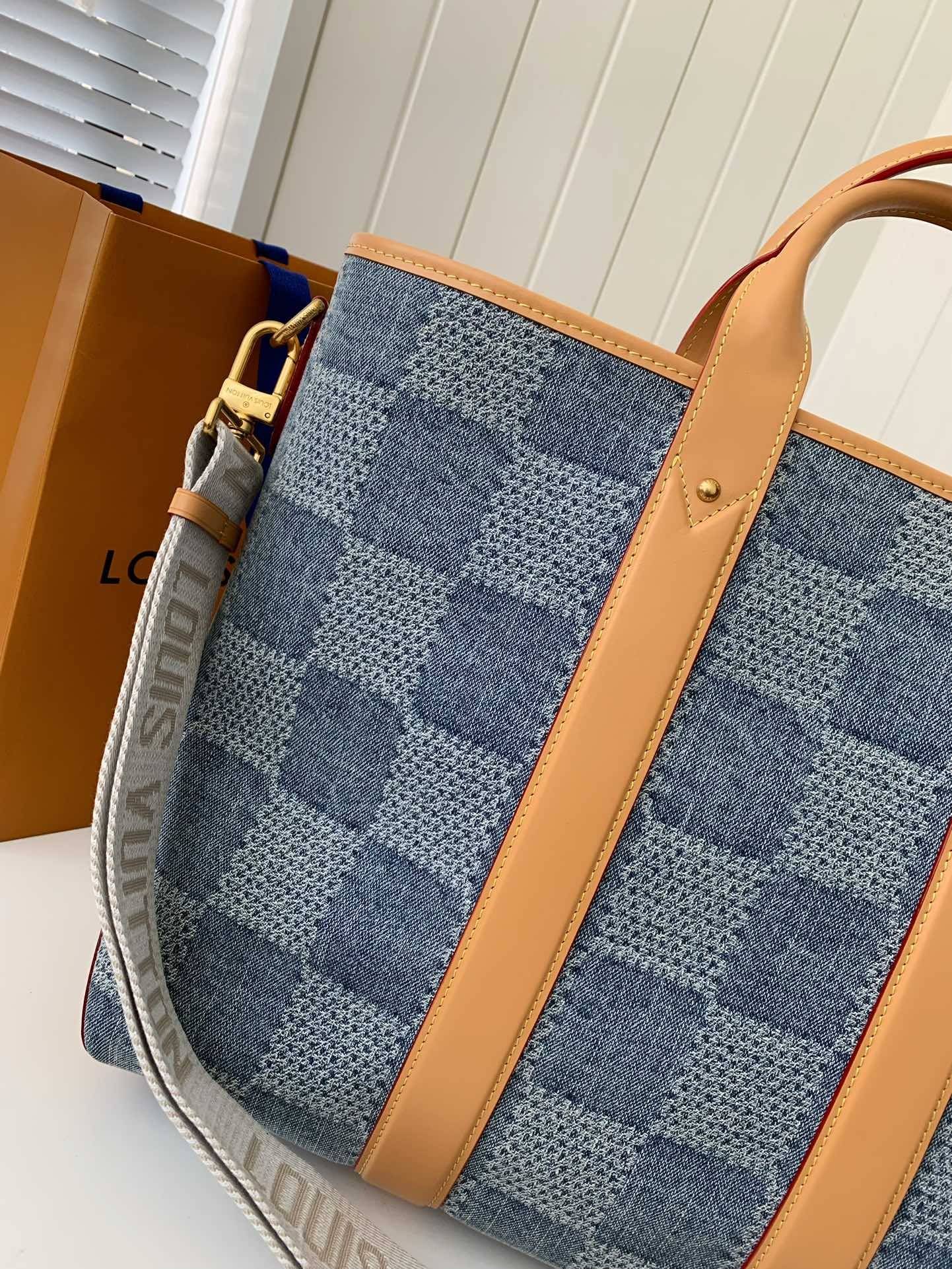 L*V New Weekend TOTE tannin jean bag  N40702  Size：43*34*17.5cm
