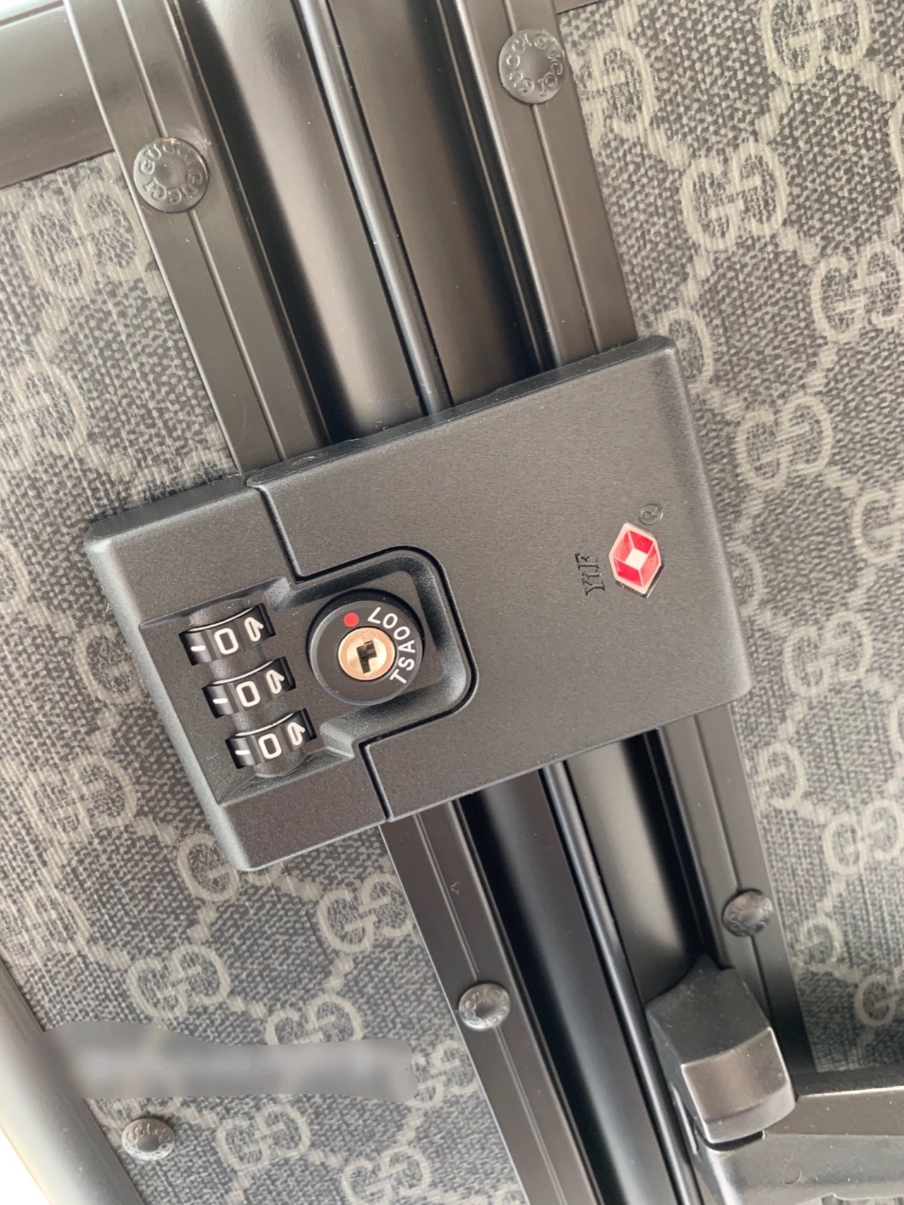 G*u*i luggage/trolley case vintage size 20 inch