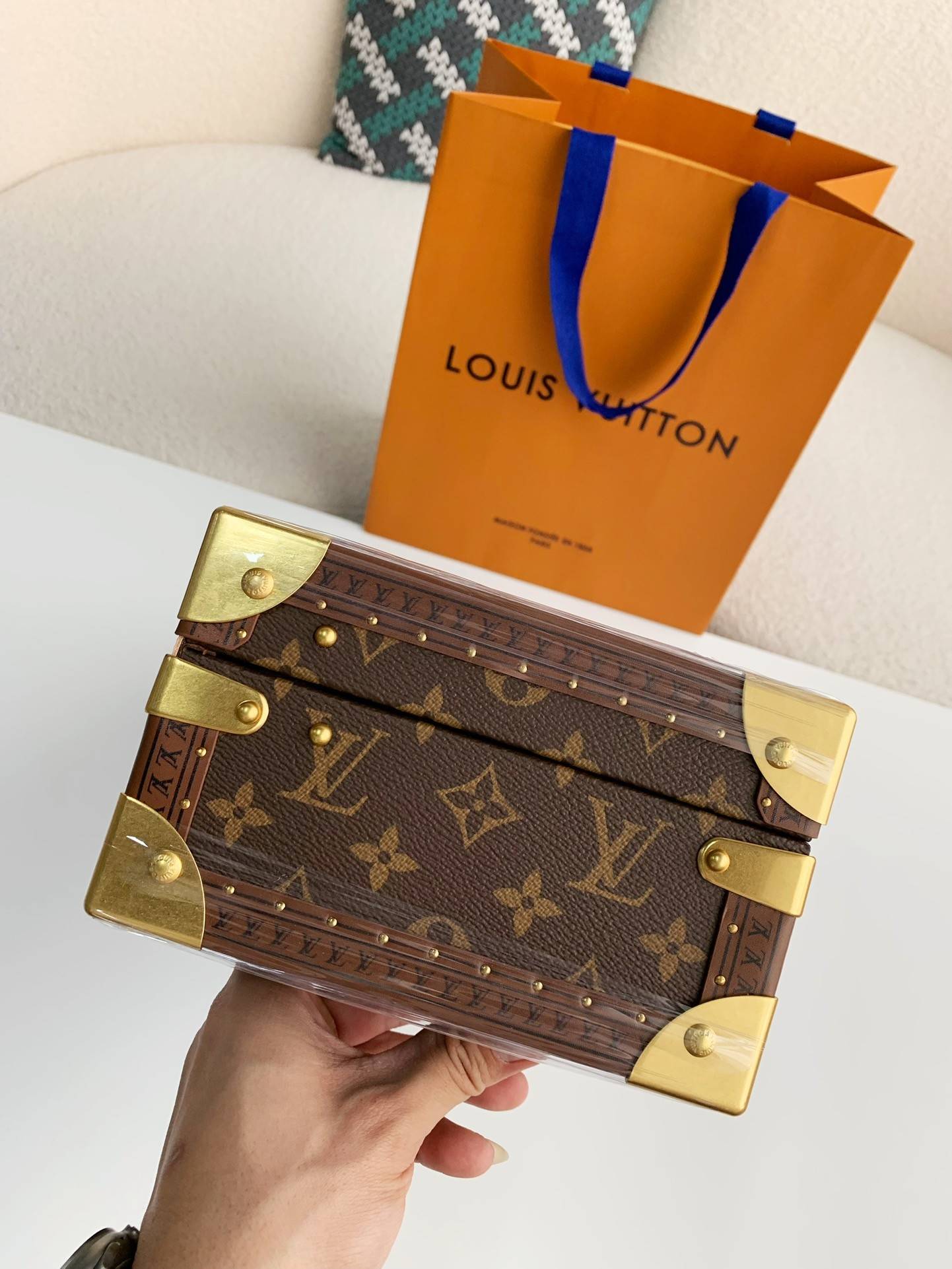 L*V Watch Storage Box Size：34*18*11cm