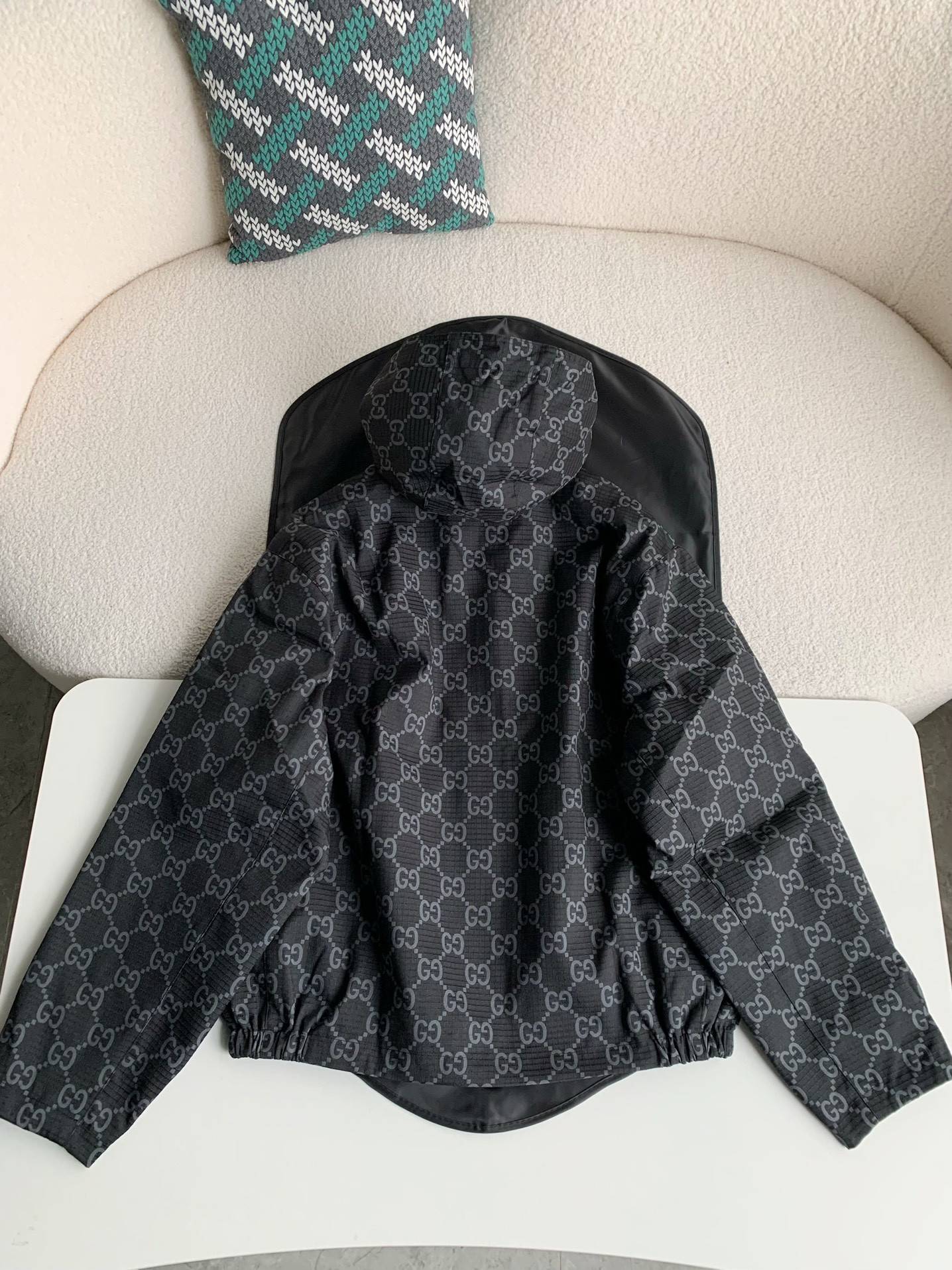 G*u*i jacket
