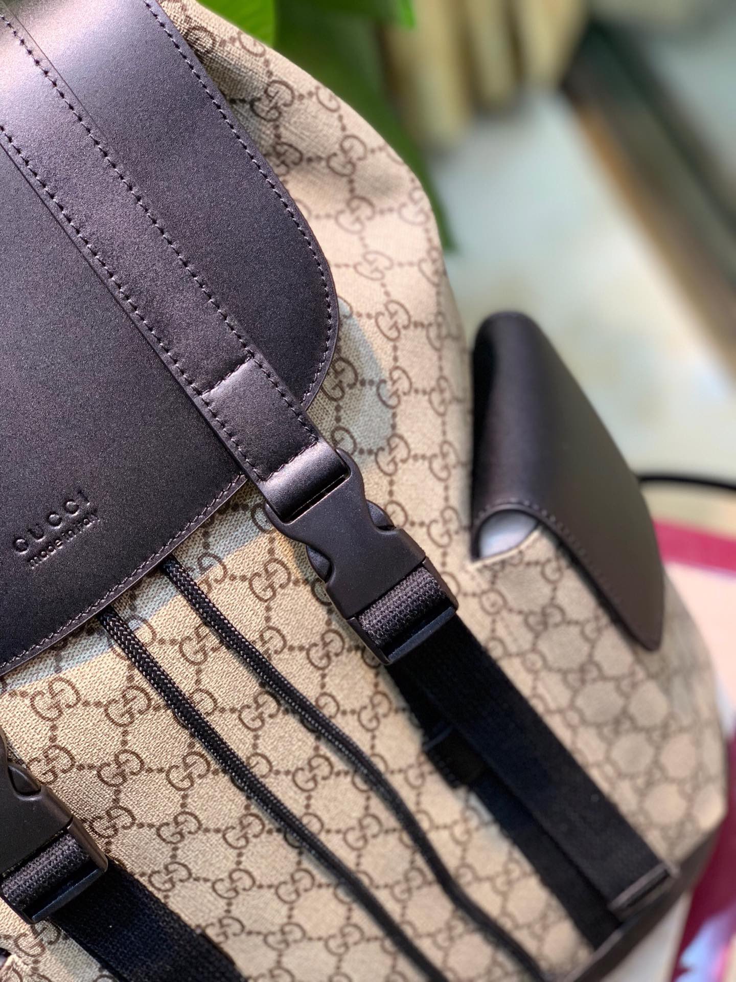 G*u*i backpack model:495563