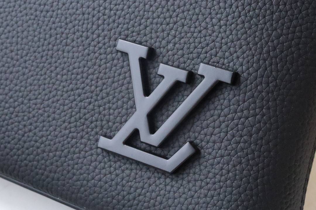 L*V logo calfskin protective case clutch 30*22*5cm