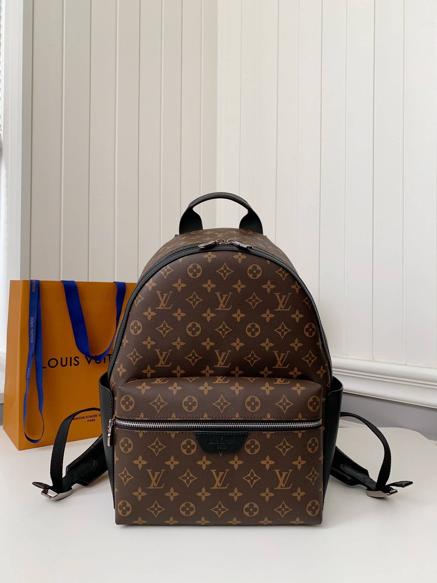 L*V DISCOVERY Small Backpack PM M46684 Size: 29 * 38 * 20cm