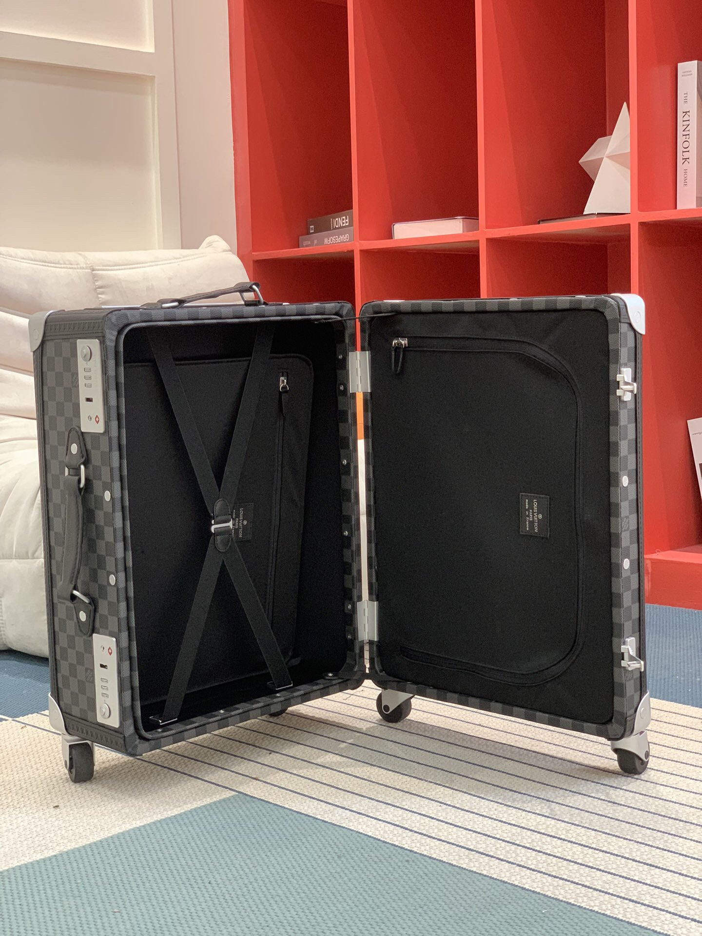 L*V Rolling Trunk
