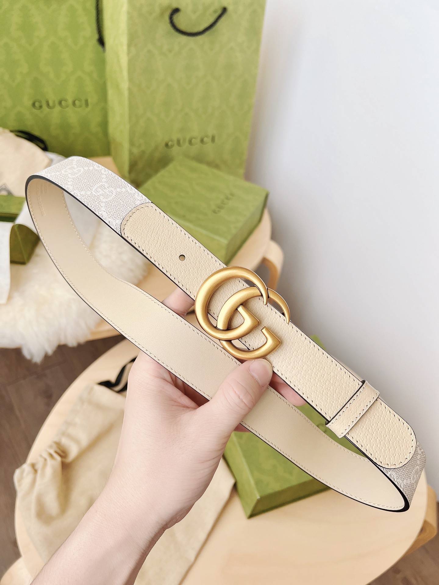G*u*i  ladies  belt