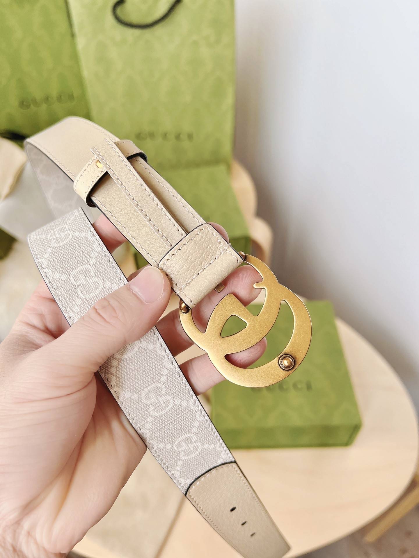 G*u*i  ladies  belt