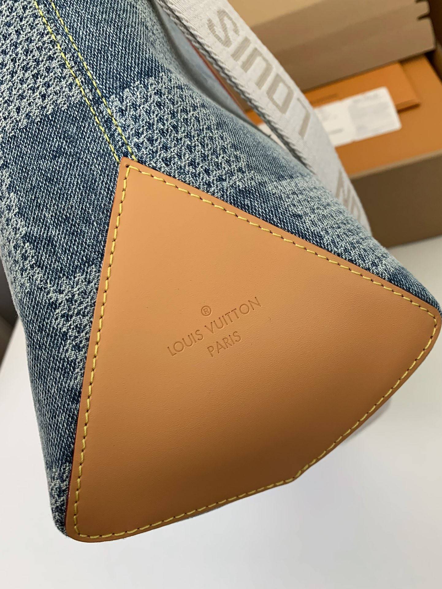 L*V New Weekend TOTE tannin jean bag  N40702  Size：43*34*17.5cm