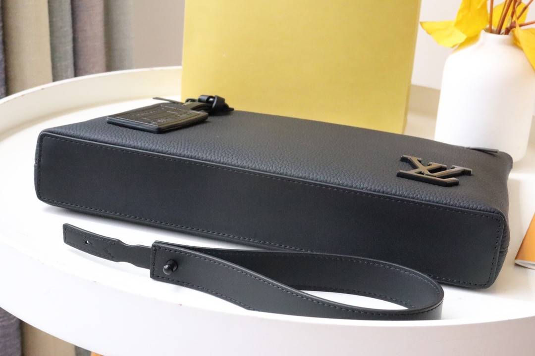 L*V logo calfskin protective case clutch 30*22*5cm