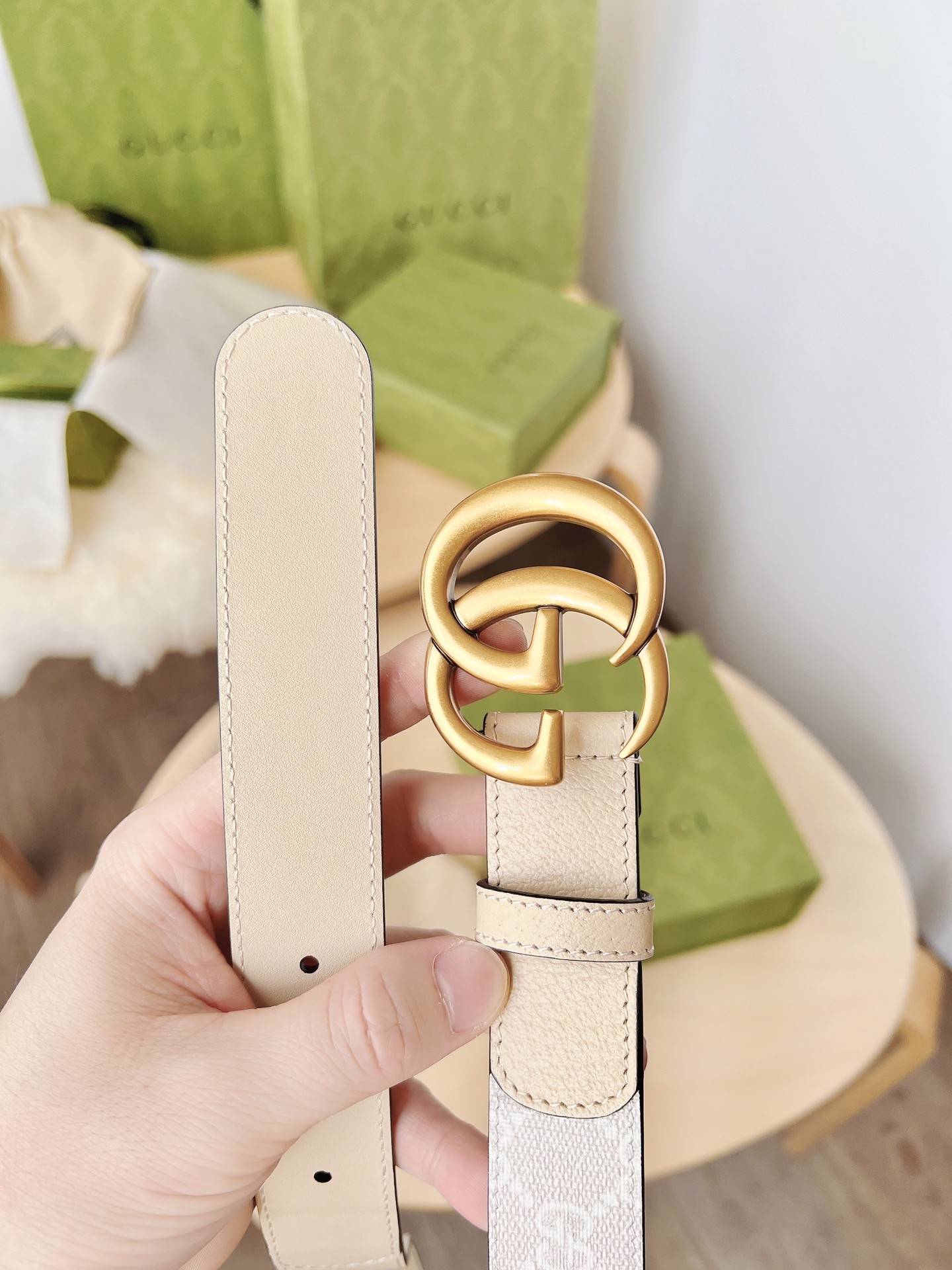G*u*i  ladies  belt
