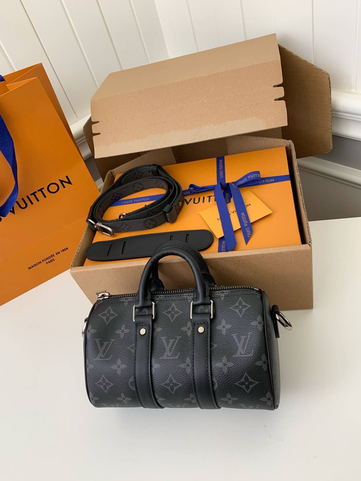 L*V Classic City Keepall xs Handbag M45937, Unisex Size: 21 * 12 * 9cm