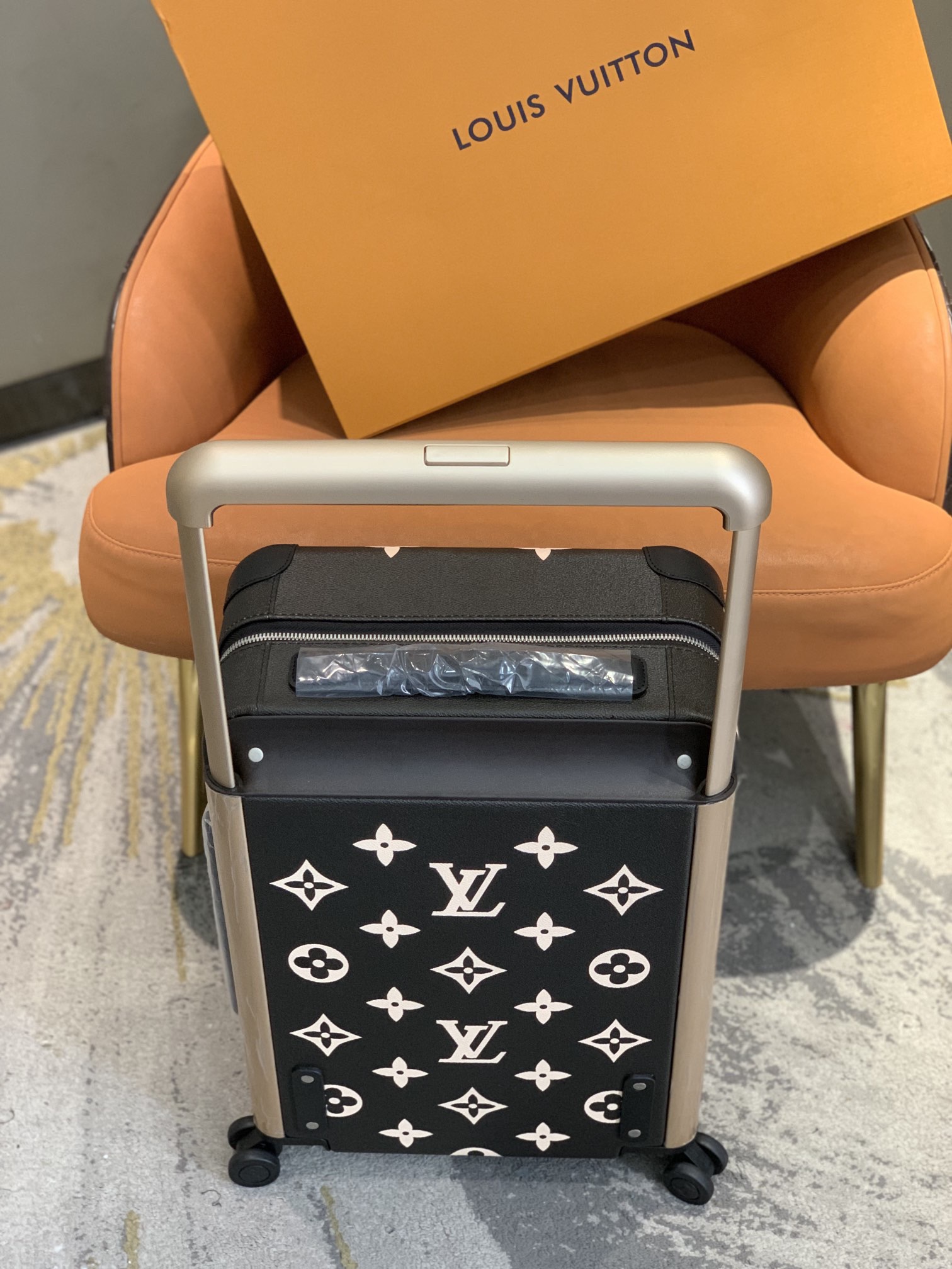 L*V M10256 Horizon 55