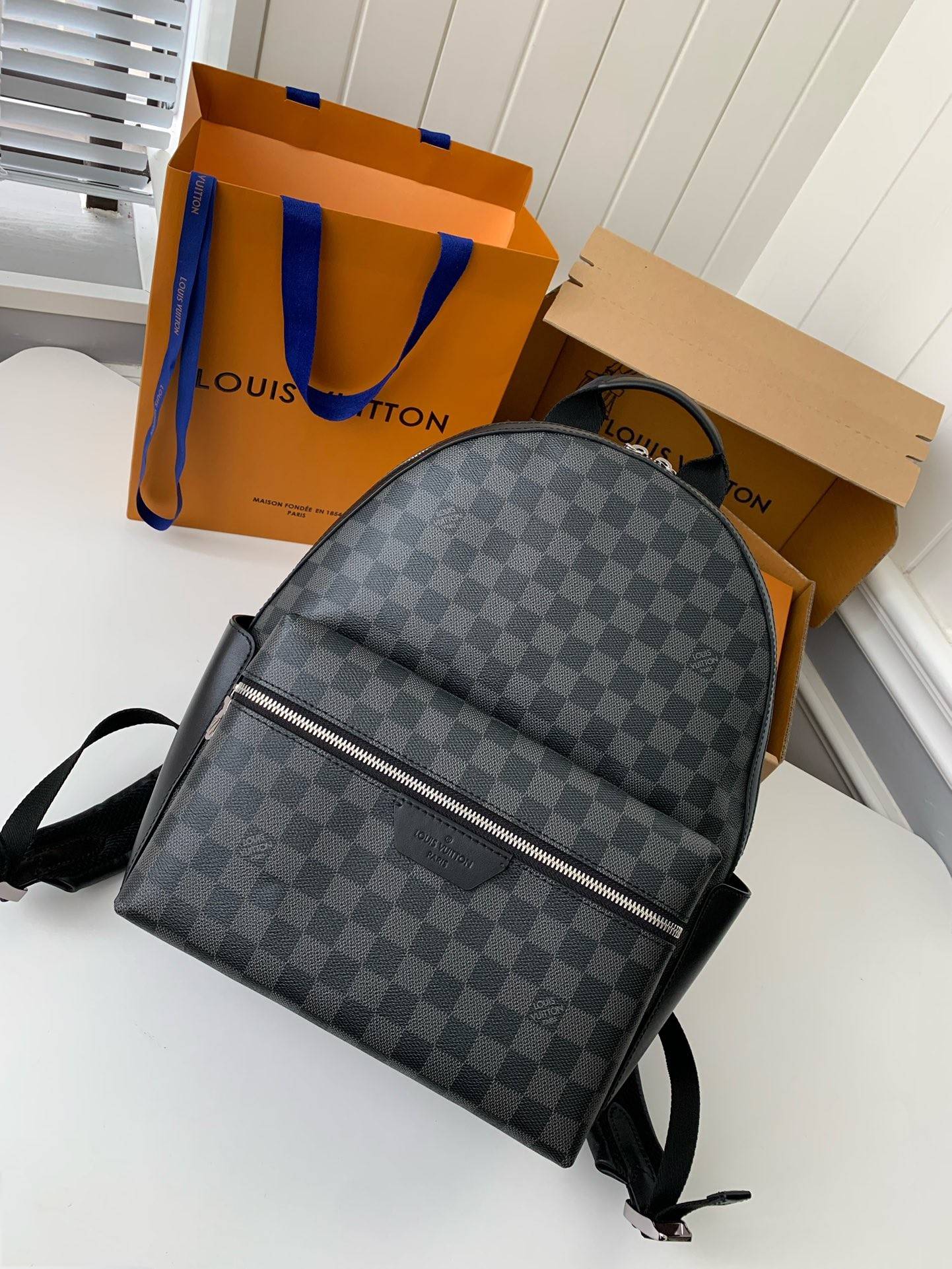 L*V DISCOVERY Small Backpack PM N40514 Size: 29 * 38 * 20cm