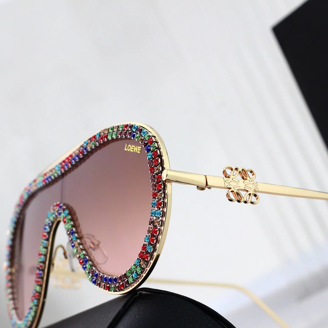 fashionable Di*m*nd shield sunglasses