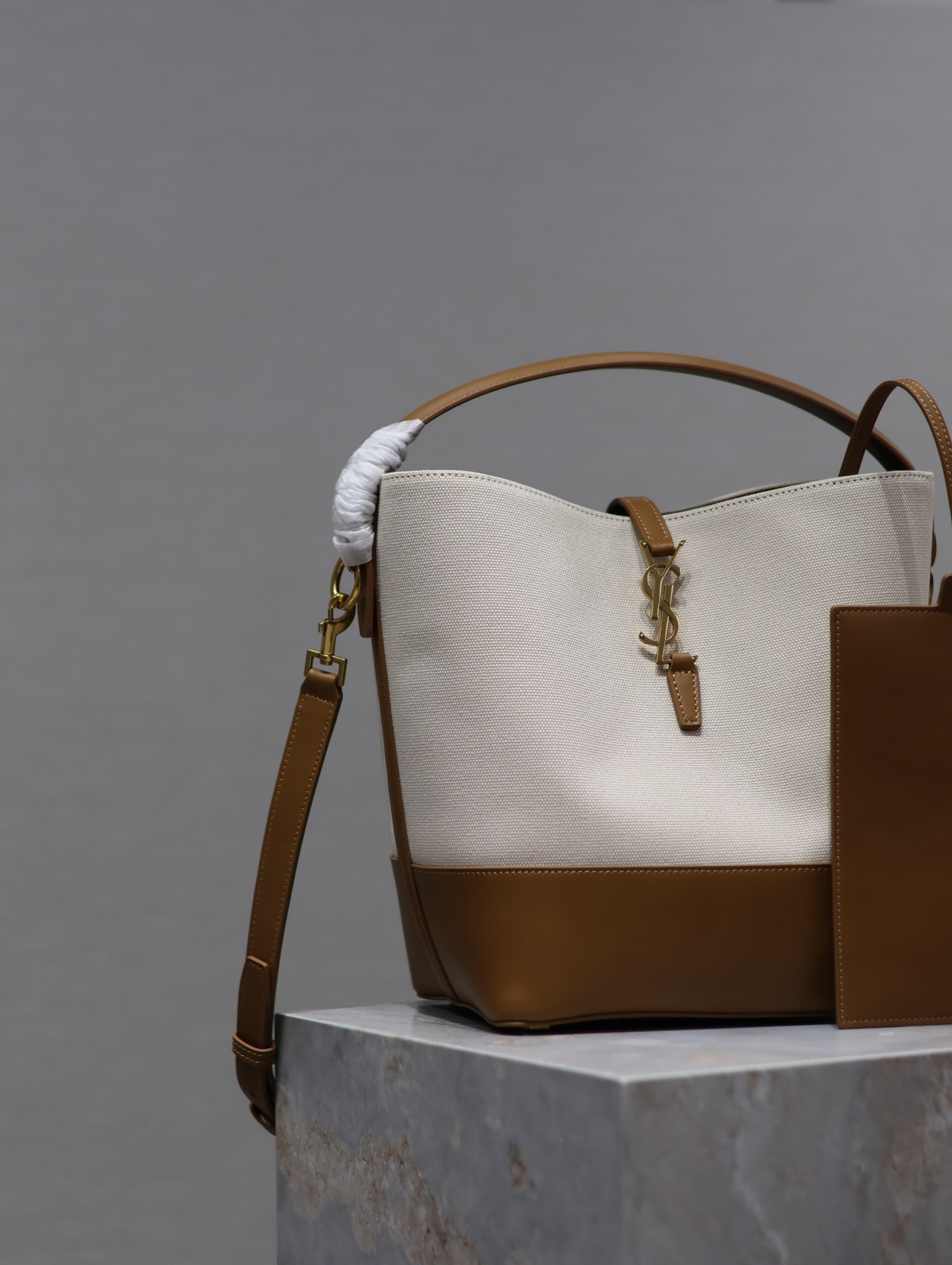 Ysl Le 5à7 Bucket