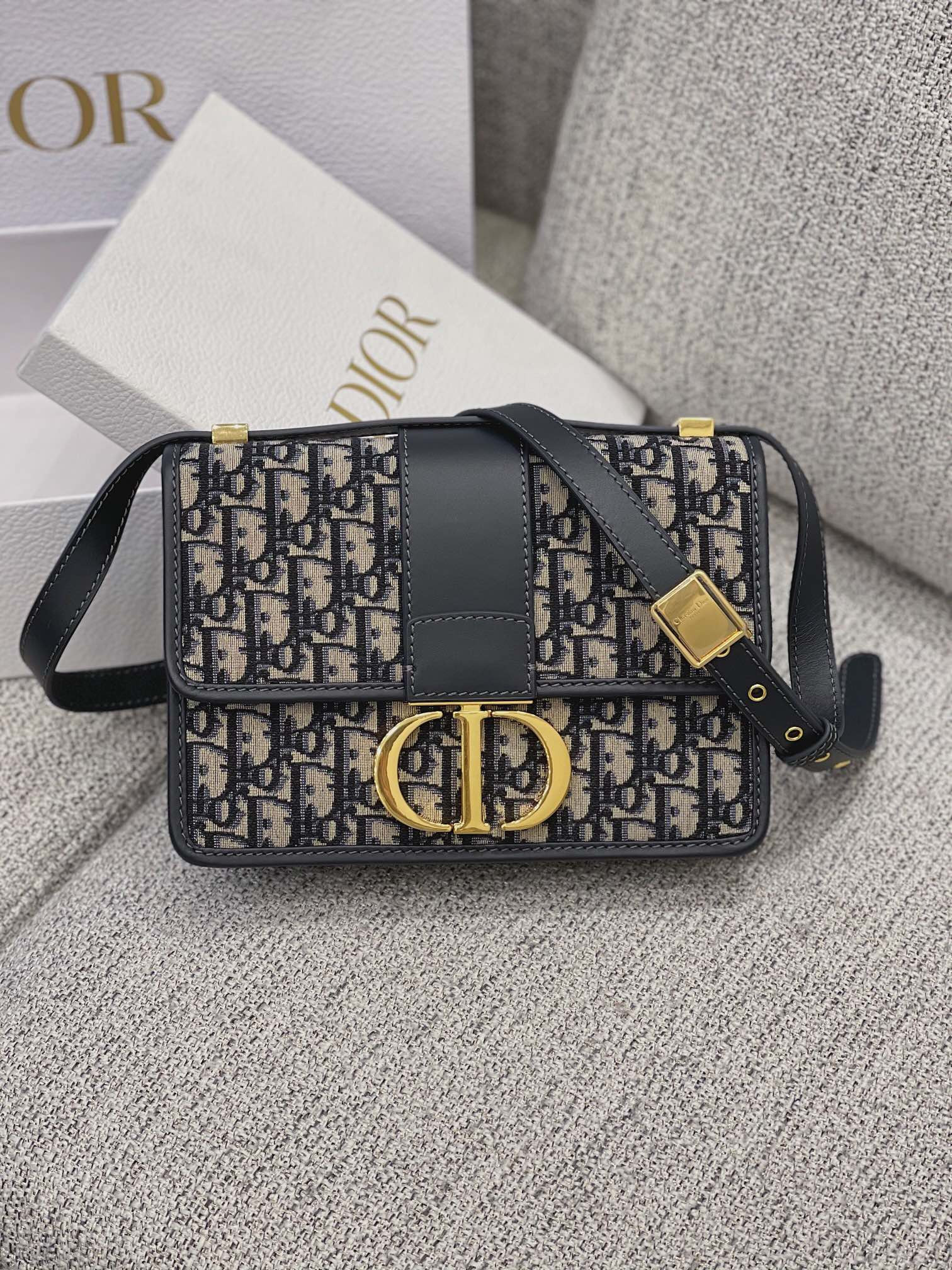 30 Montaigne Bag