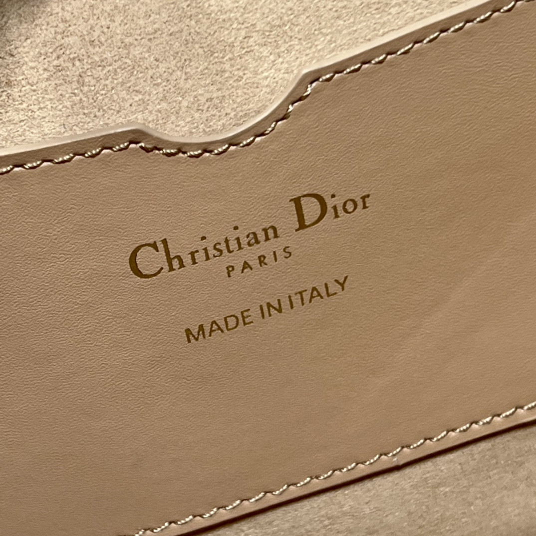 30 Montaigne Bag