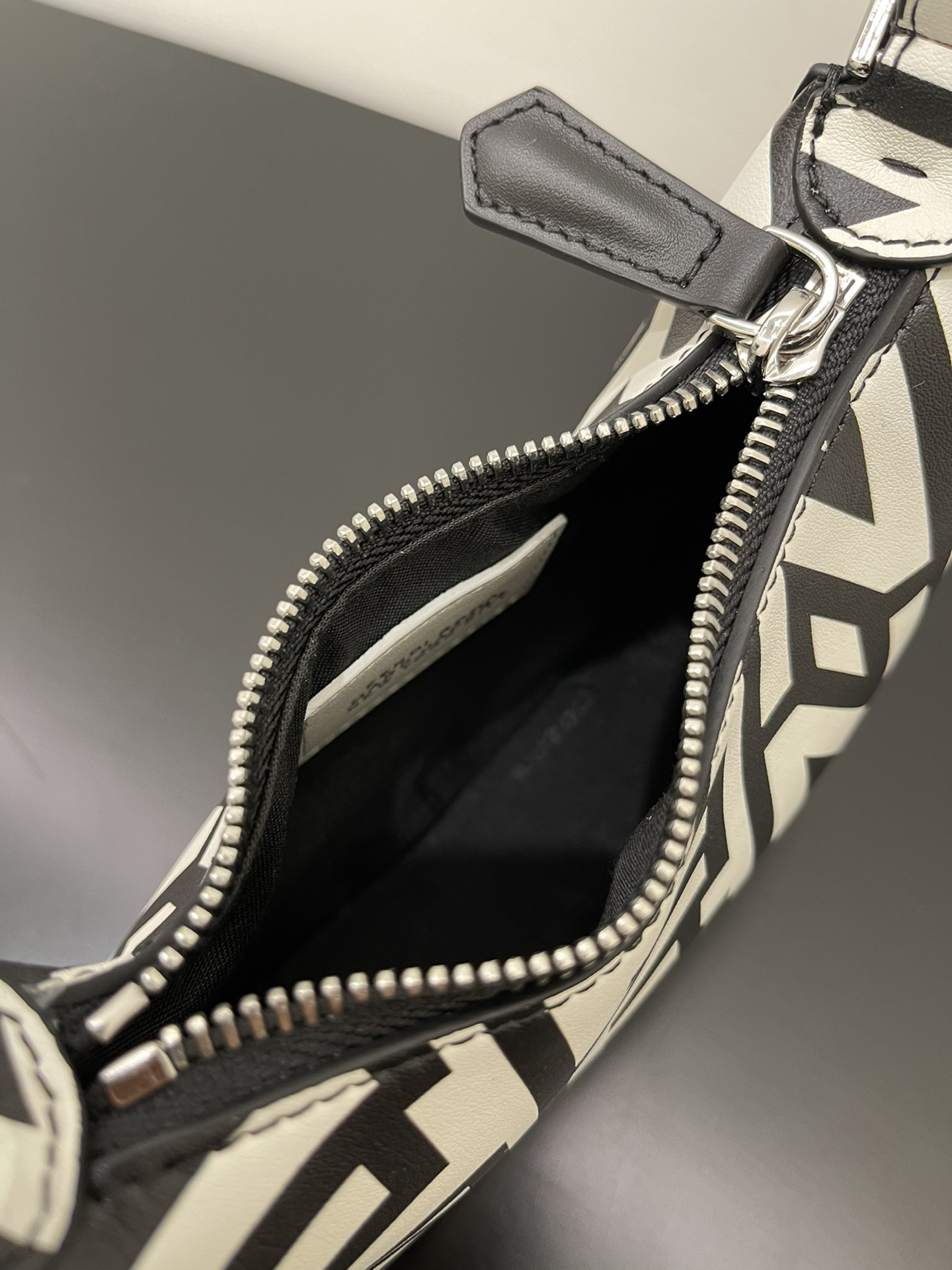Fendi Praphy